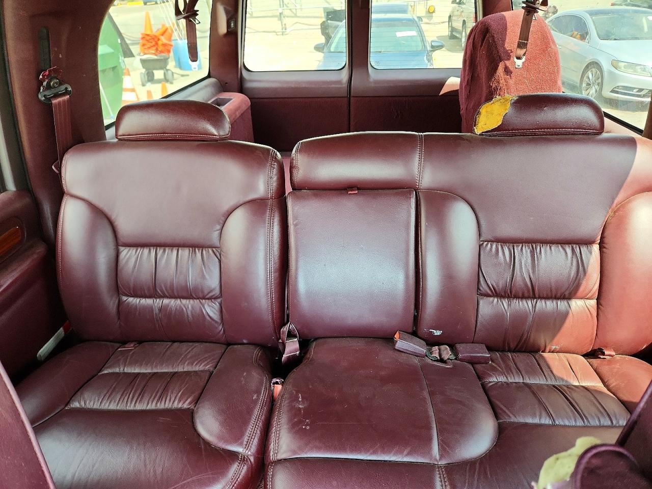 1999 Chevrolet Suburban K2500 Gold vin: 3GNGK26J2XG122988