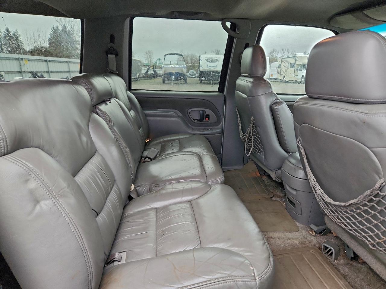 1997 Chevrolet Suburban K2500 Silver vin: 3GNGK26J5VG126496