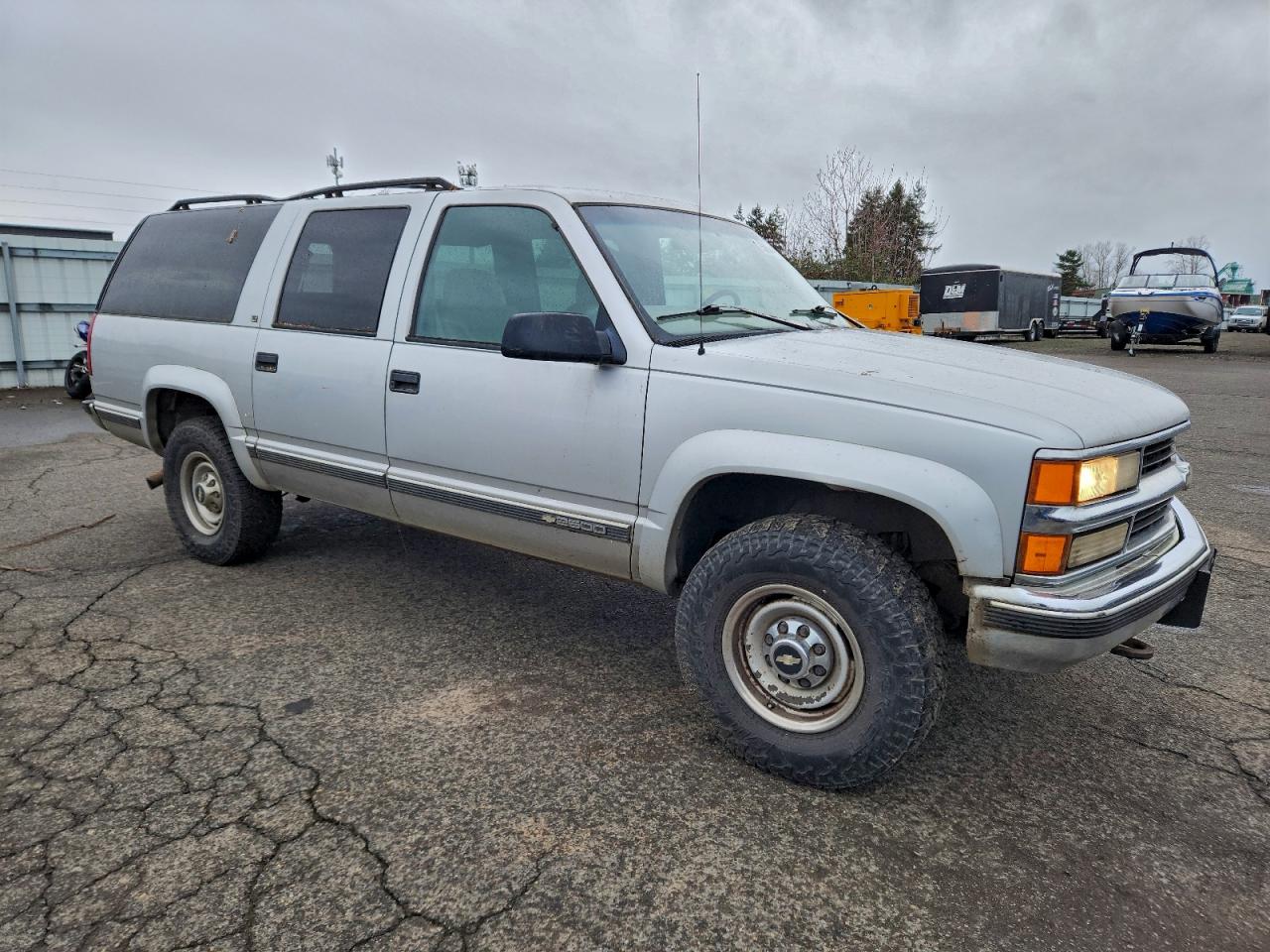 1997 Chevrolet Suburban K2500 Silver vin: 3GNGK26J5VG126496
