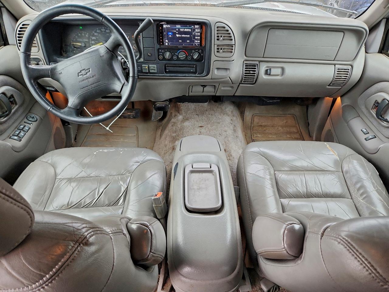 1997 Chevrolet Suburban K2500 Silver vin: 3GNGK26J5VG126496