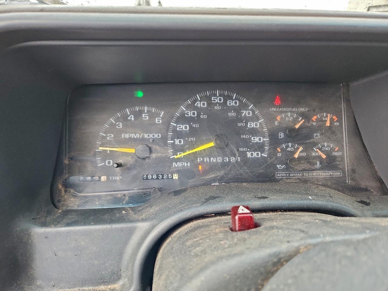 1997 Chevrolet Suburban K2500 Silver vin: 3GNGK26J5VG126496