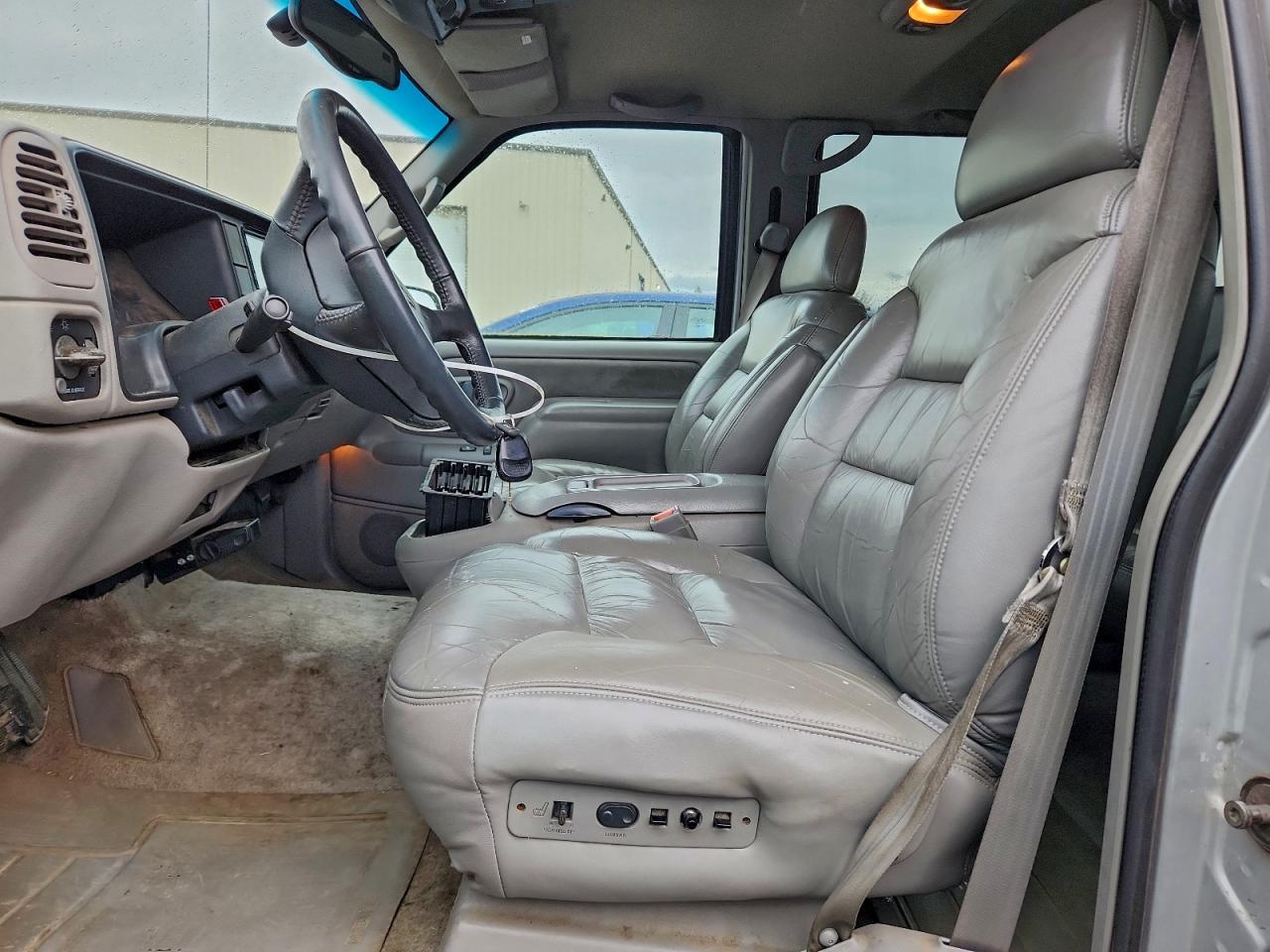 1997 Chevrolet Suburban K2500 Silver vin: 3GNGK26J5VG126496