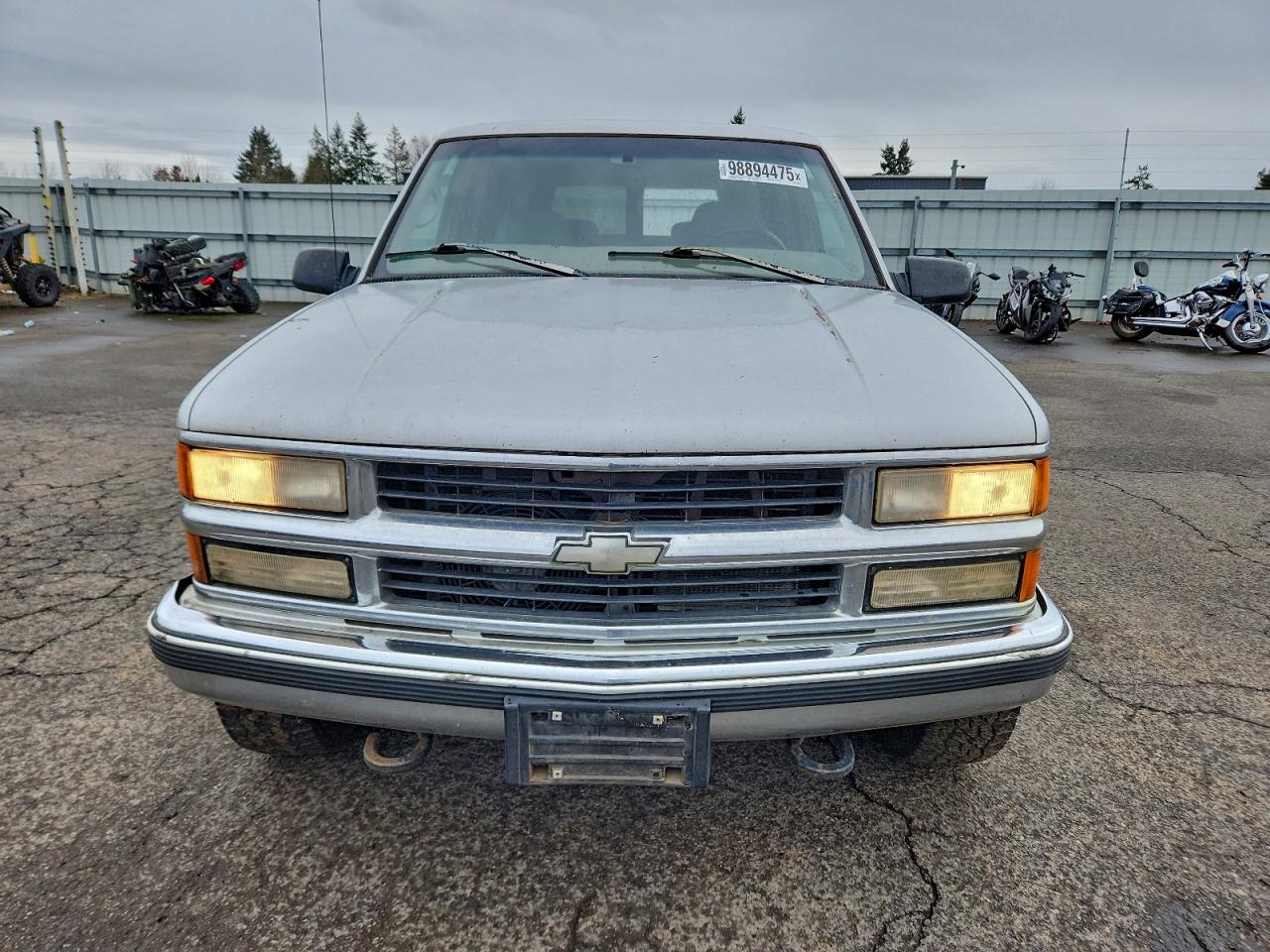 1997 Chevrolet Suburban K2500 Silver vin: 3GNGK26J5VG126496