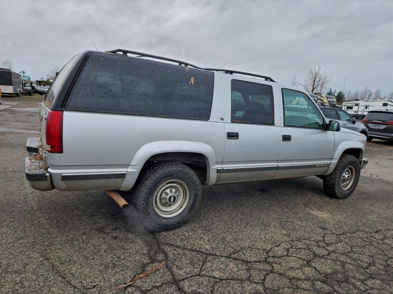 1997 Chevrolet Suburban K2500 Silver vin: 3GNGK26J5VG126496