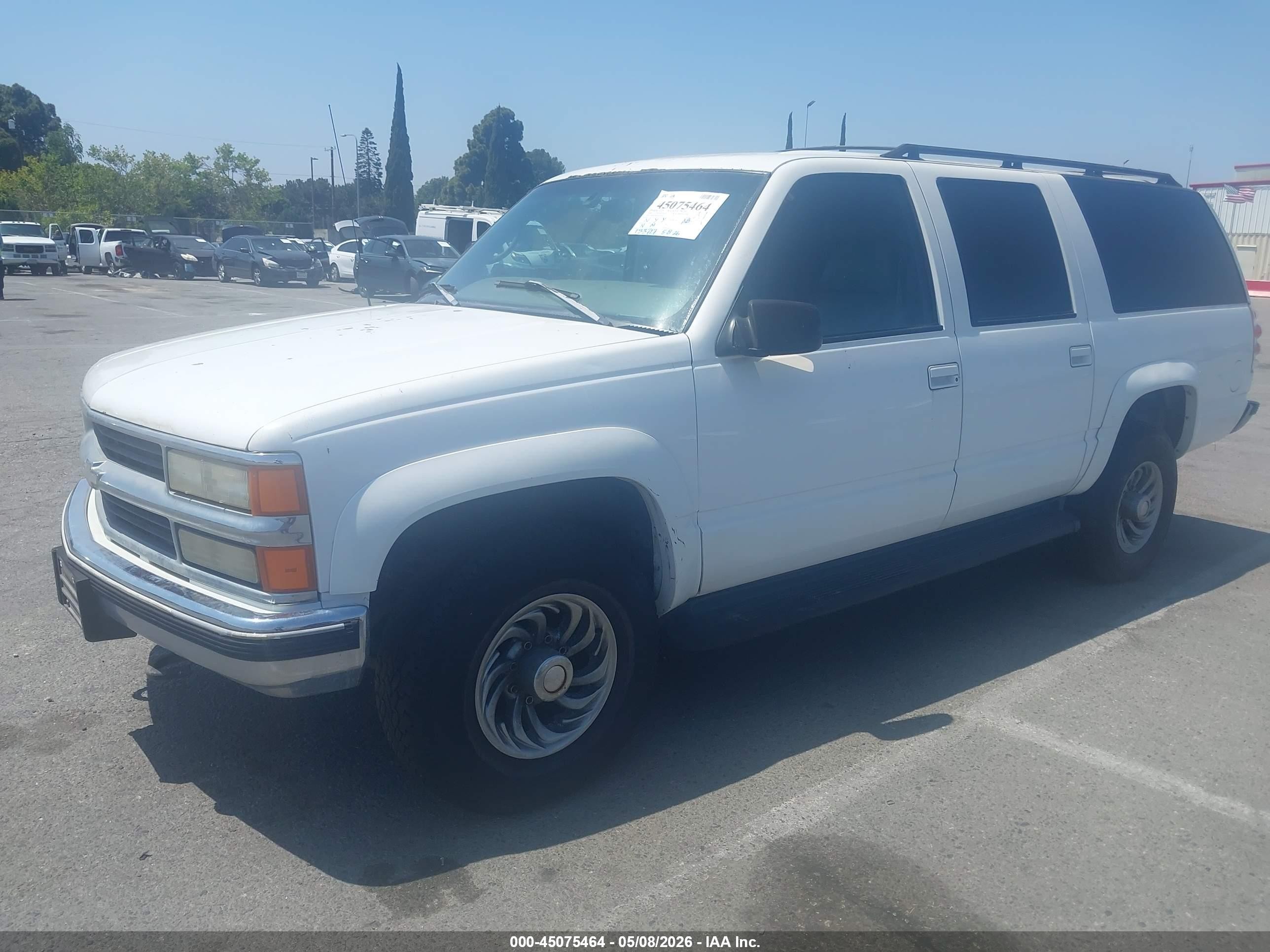 1999 Chevrolet Suburban 2500   Белый vin: 3GNGK26J6XG150440