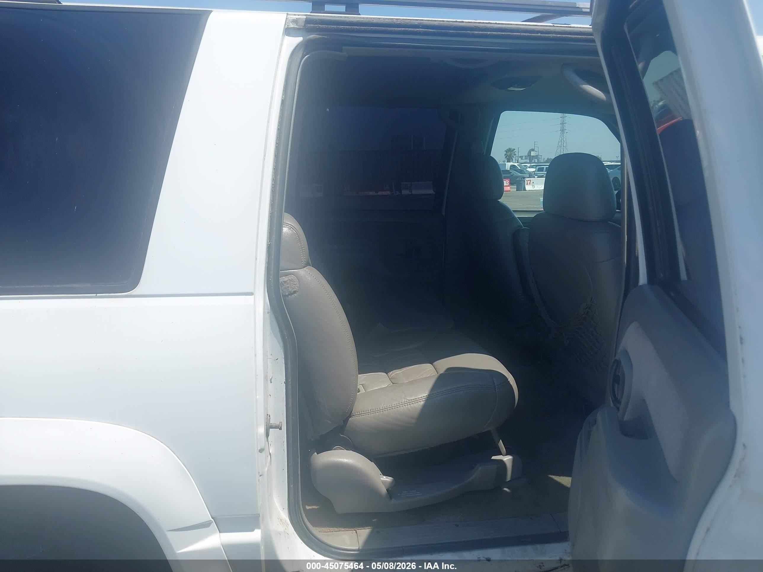 1999 Chevrolet Suburban 2500   Белый vin: 3GNGK26J6XG150440