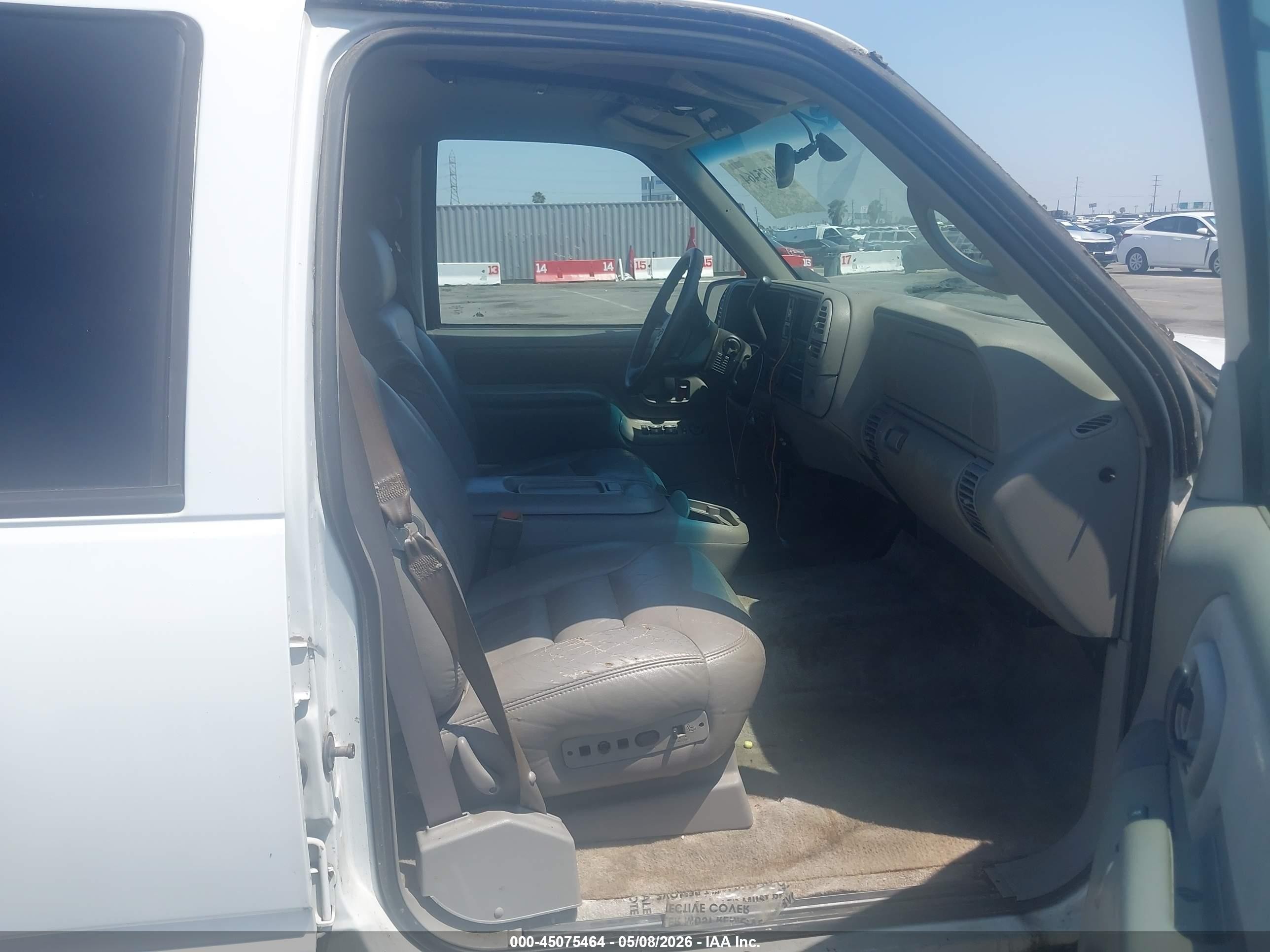 1999 Chevrolet Suburban 2500   Белый vin: 3GNGK26J6XG150440