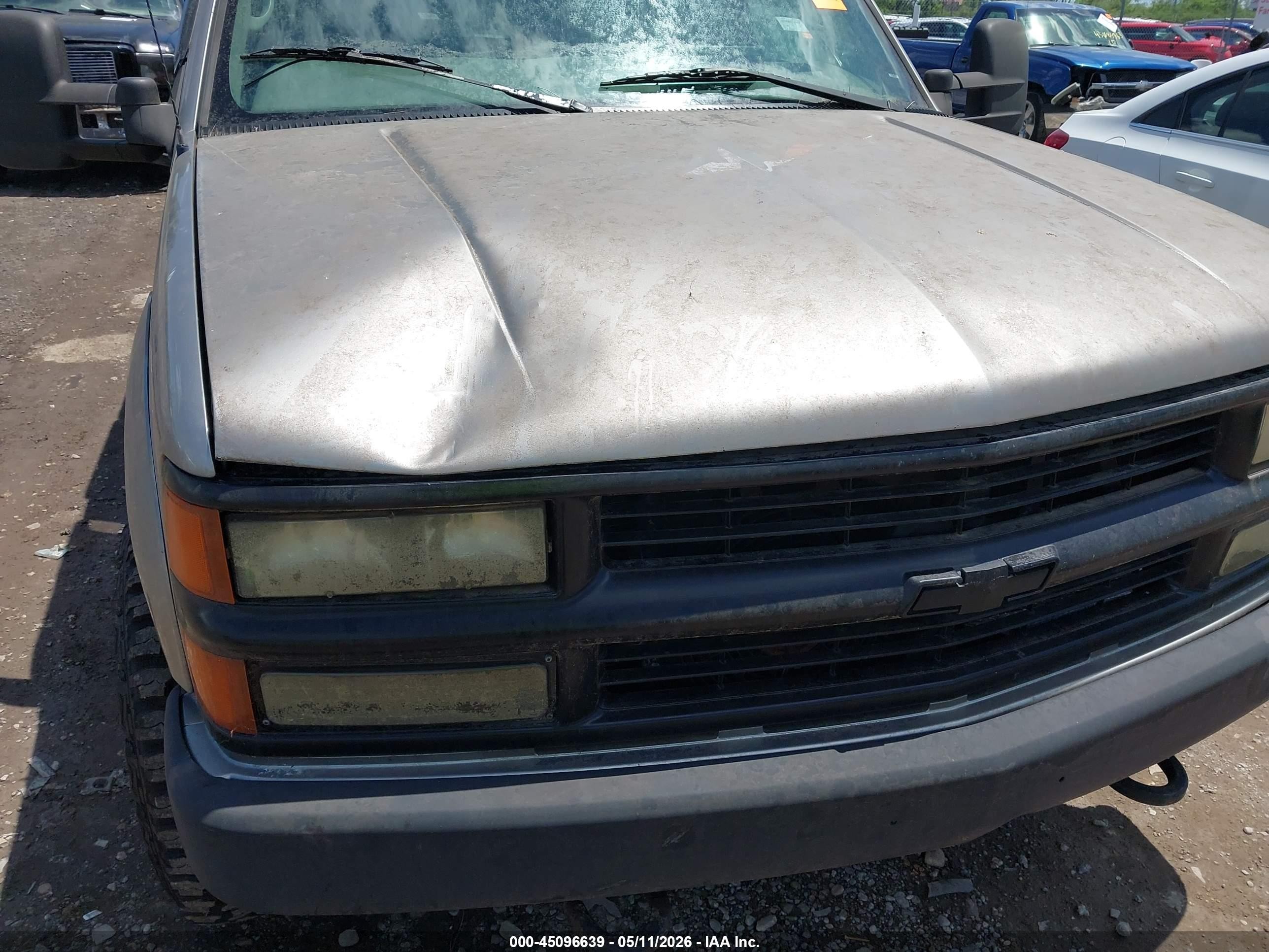 1999 Chevrolet Suburban 2500 Gray vin: 3GNGK26J7XG202674