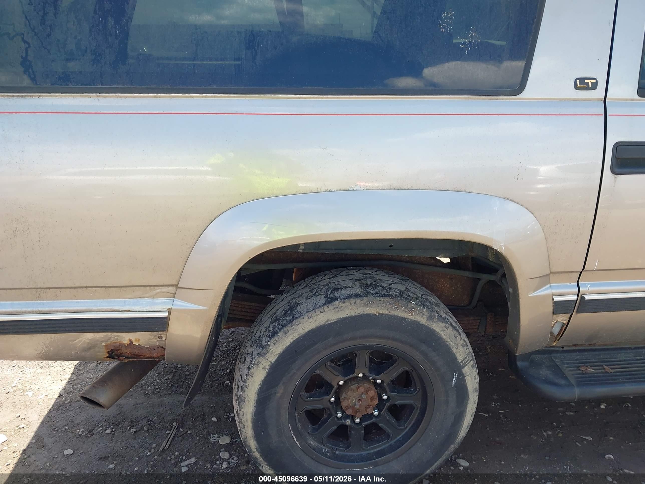1999 Chevrolet Suburban 2500 Gray vin: 3GNGK26J7XG202674