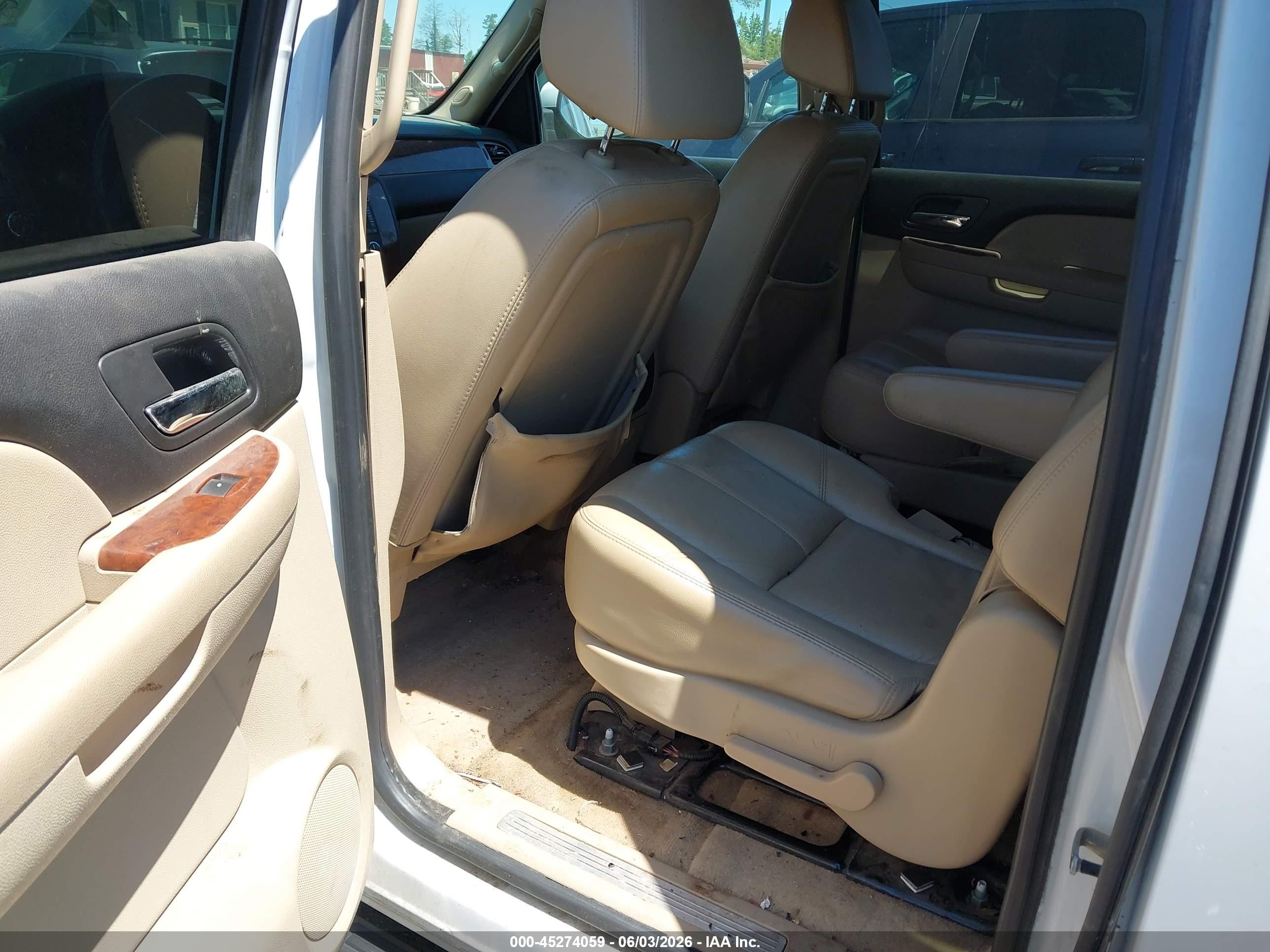 2007 Chevrolet Suburban 2500 Lt White vin: 3GNGK26K17G262149