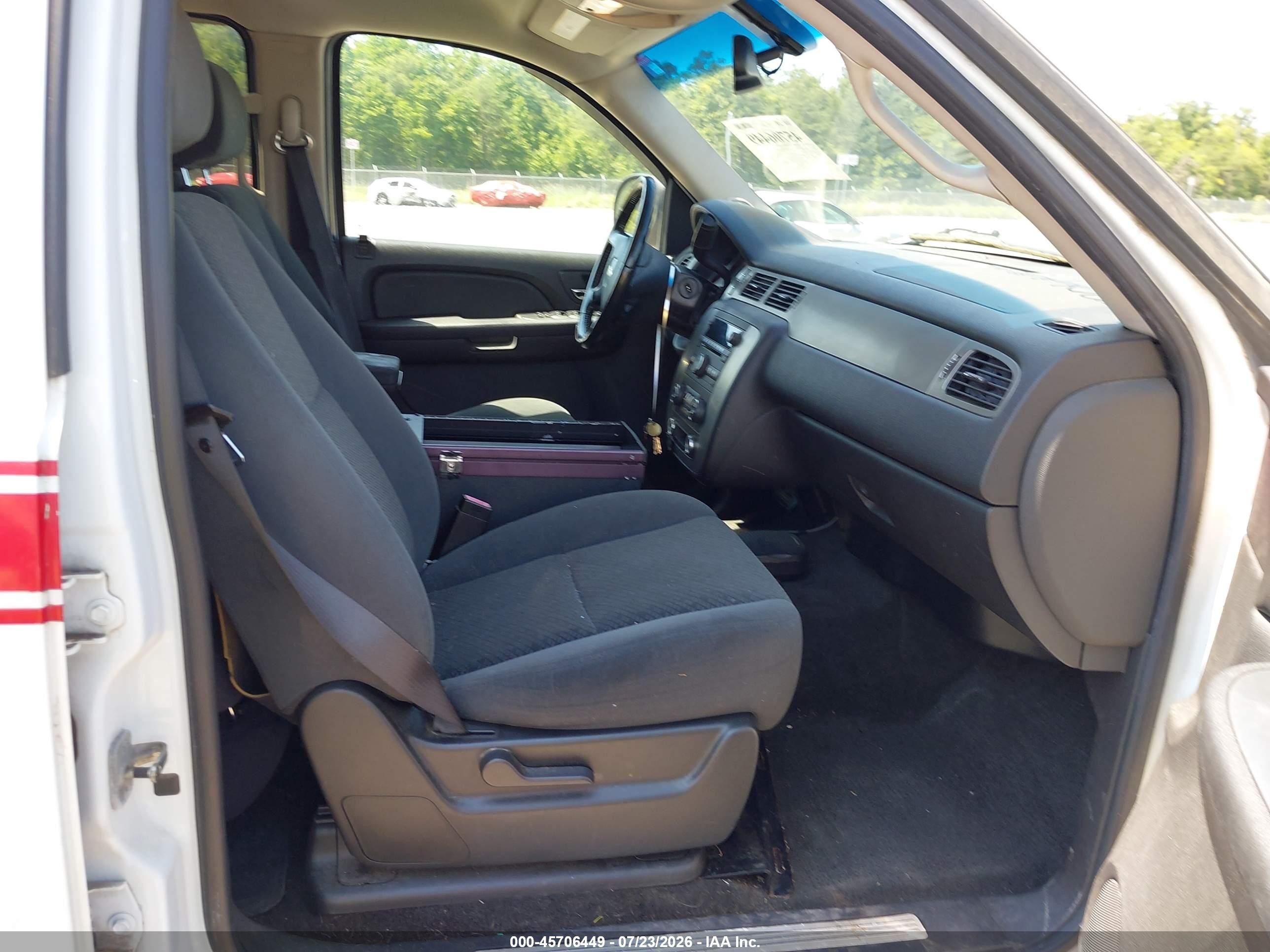 2007 Chevrolet Suburban 2500 Ls White vin: 3GNGK26K97G258866