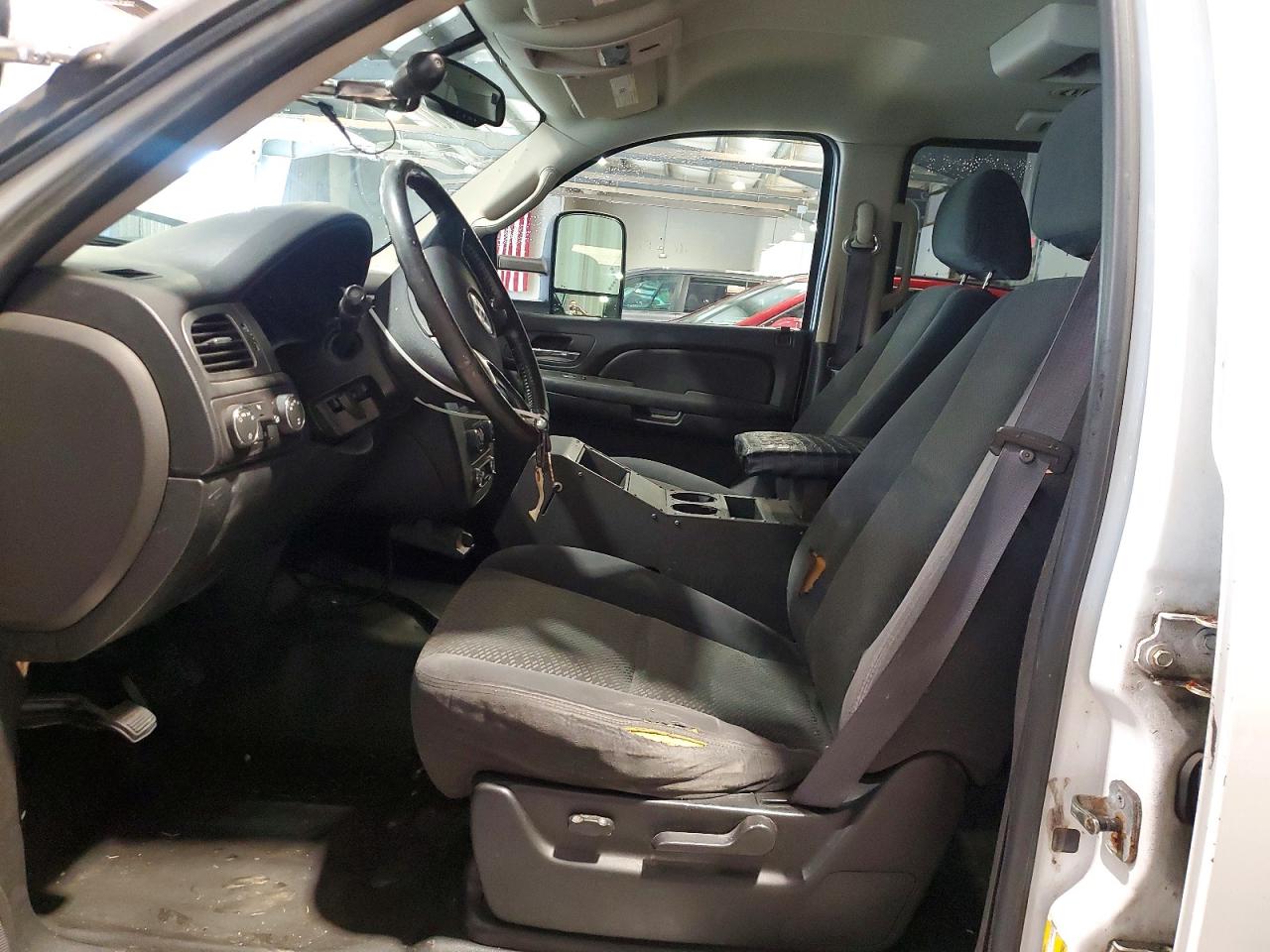 2007 Chevrolet Suburban K2500 White vin: 3GNGK26KX7G240750