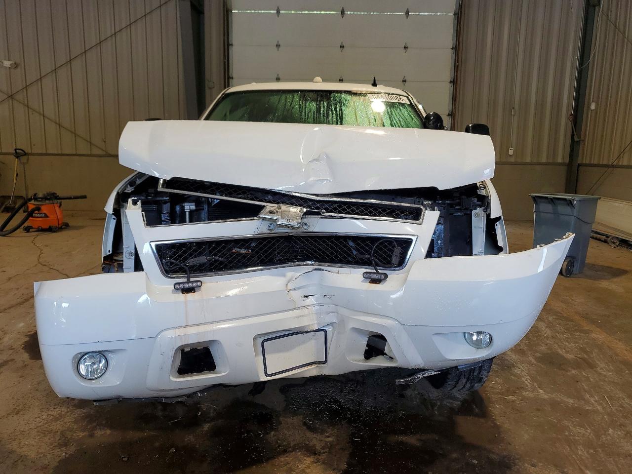 2007 Chevrolet Suburban K2500 White vin: 3GNGK26KX7G240750