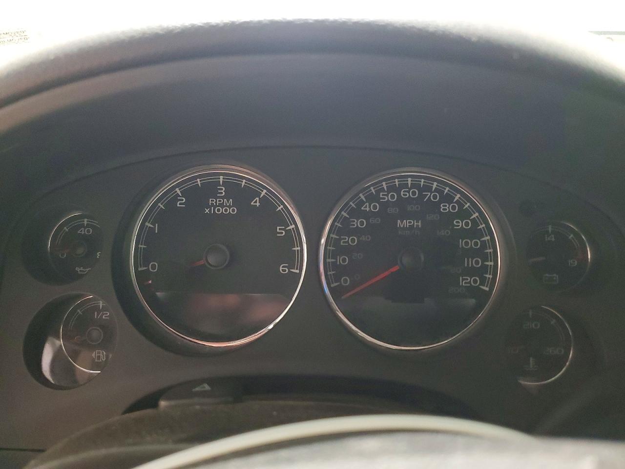 2007 Chevrolet Suburban K2500 White vin: 3GNGK26KX7G240750