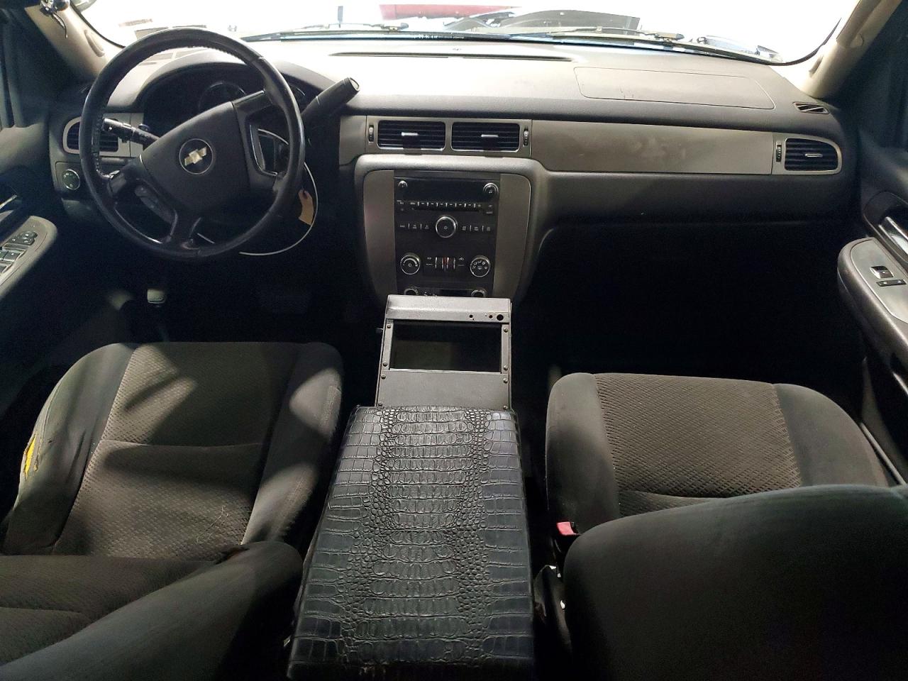 2007 Chevrolet Suburban K2500 White vin: 3GNGK26KX7G240750