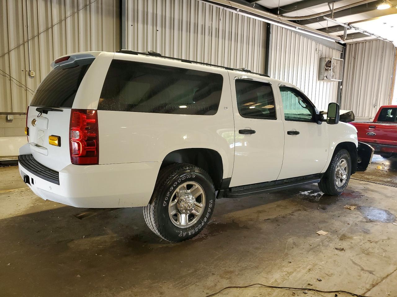2007 Chevrolet Suburban K2500 White vin: 3GNGK26KX7G240750