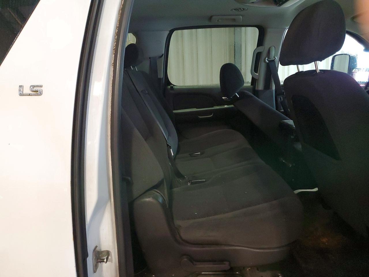 2007 Chevrolet Suburban K2500 White vin: 3GNGK26KX7G240750