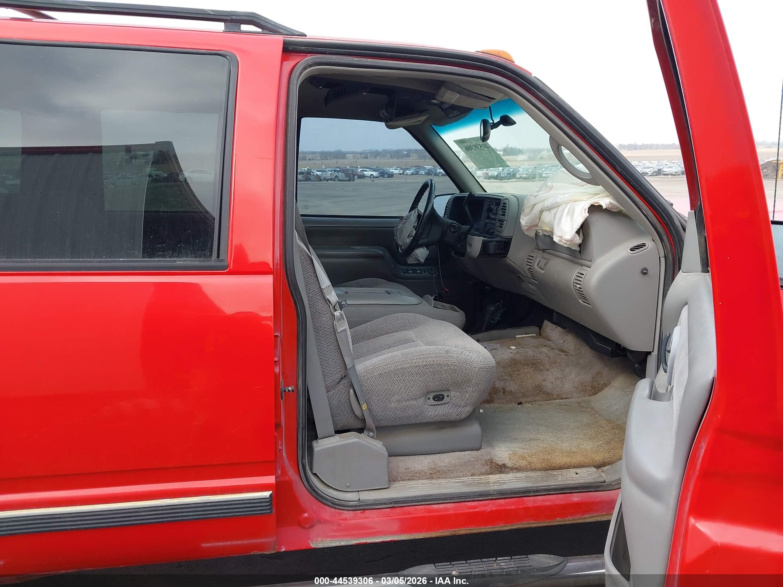 1998 Chevrolet Suburban 2500   Red vin: 3GNGK26R0WG110620