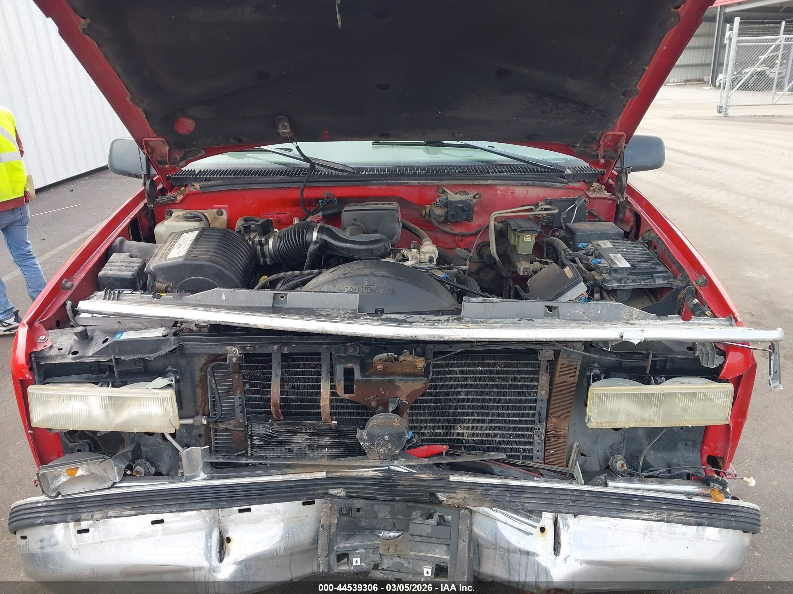 1998 Chevrolet Suburban 2500   Red vin: 3GNGK26R0WG110620