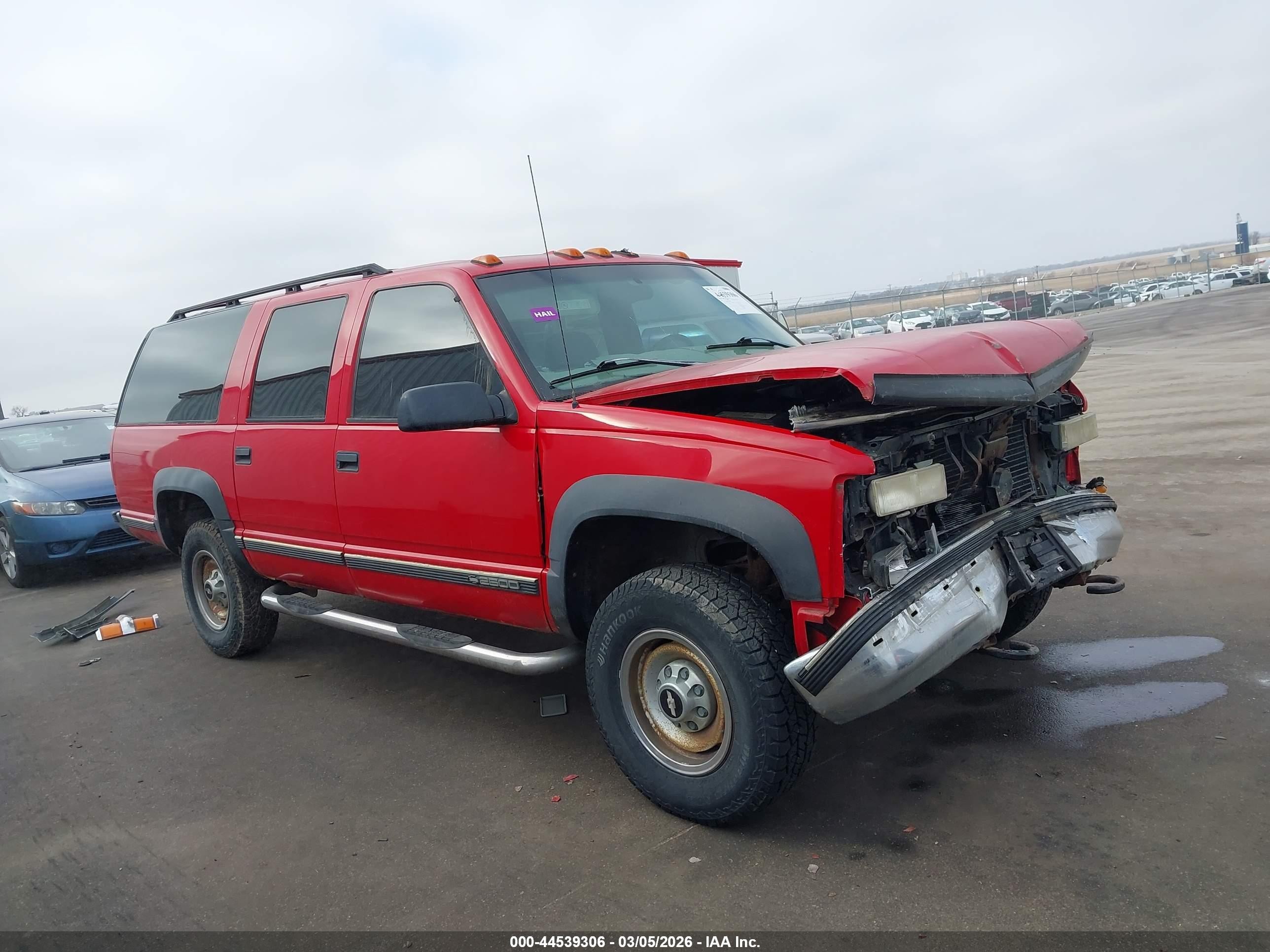 1998 Chevrolet Suburban 2500   Red vin: 3GNGK26R0WG110620