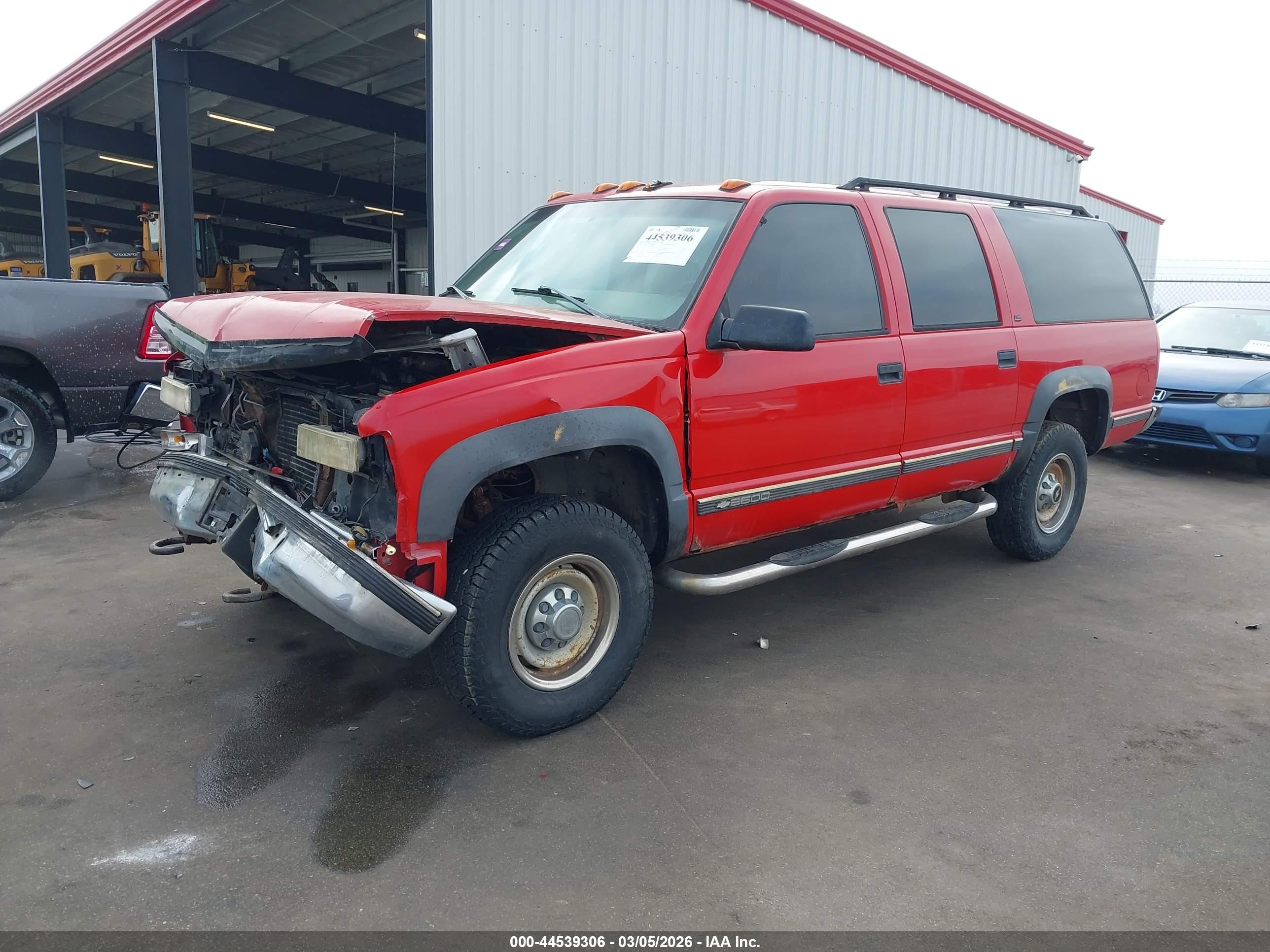 1998 Chevrolet Suburban 2500   Red vin: 3GNGK26R0WG110620
