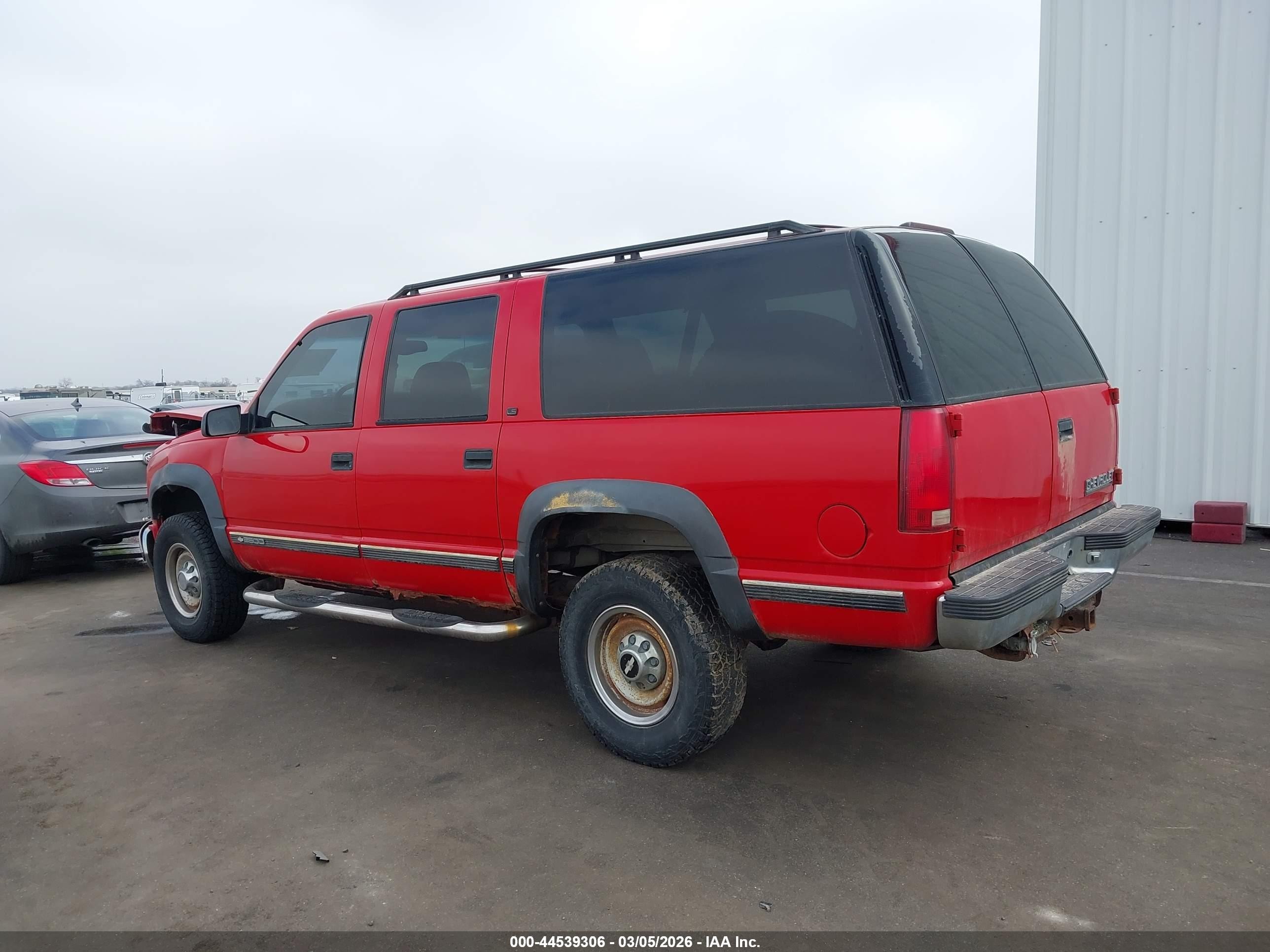 1998 Chevrolet Suburban 2500   Red vin: 3GNGK26R0WG110620