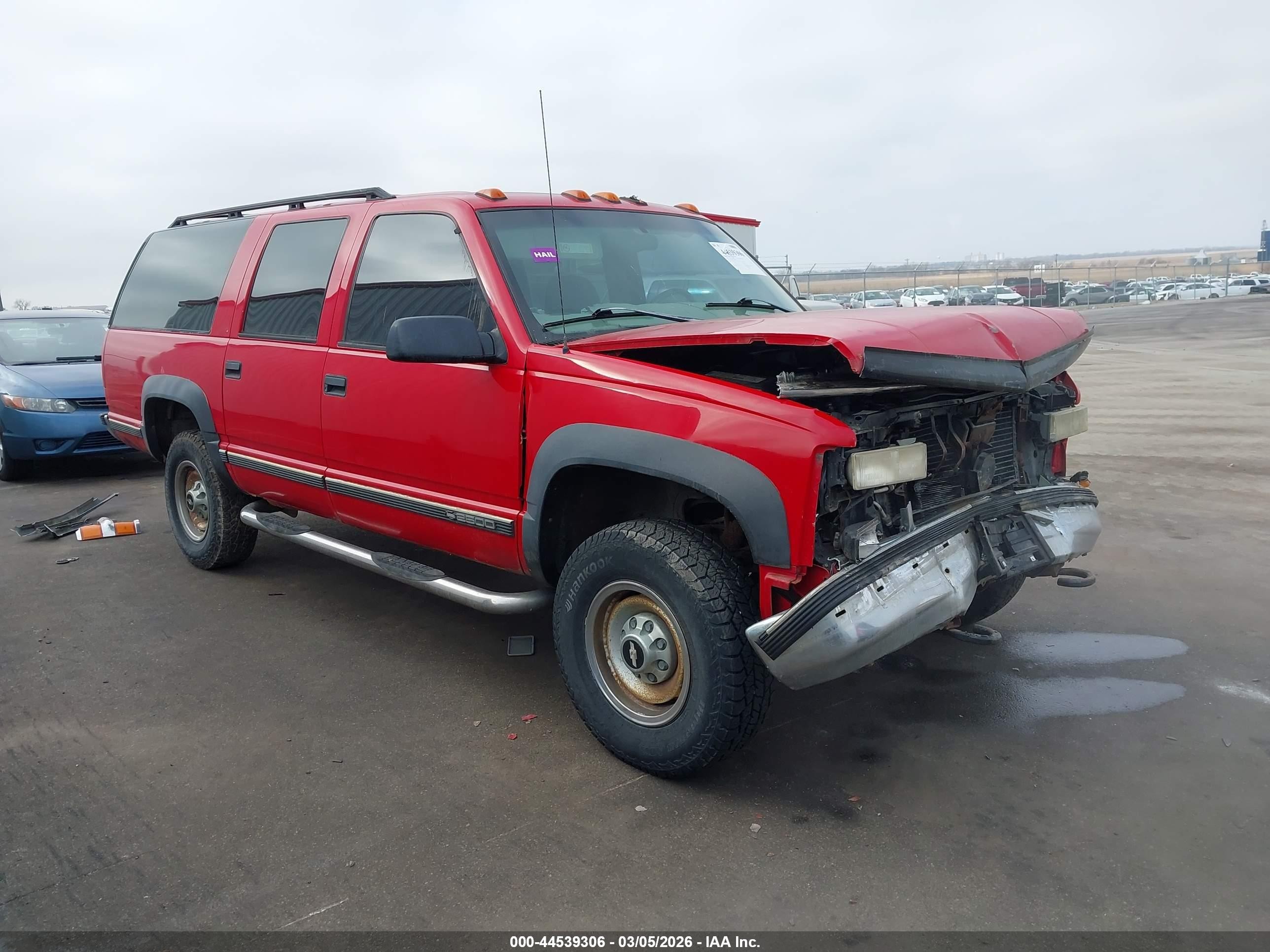 1998 Chevrolet Suburban 2500   Red vin: 3GNGK26R0WG110620