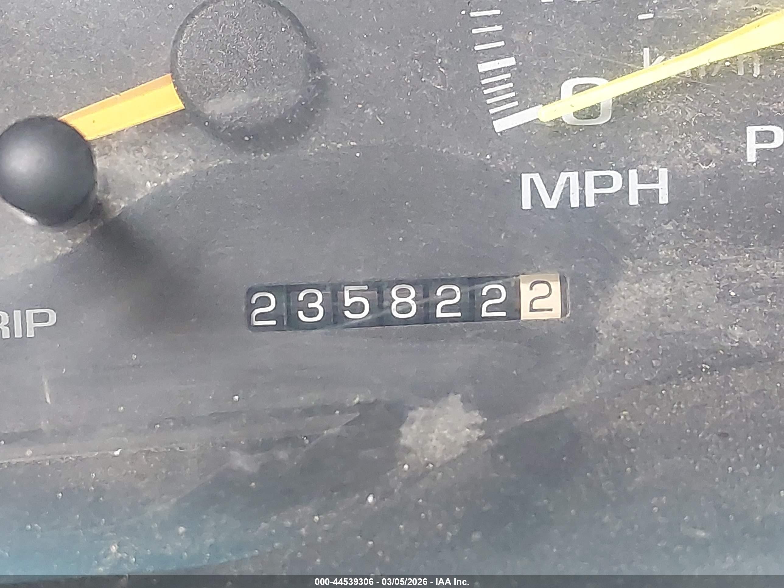 1998 Chevrolet Suburban 2500   Red vin: 3GNGK26R0WG110620