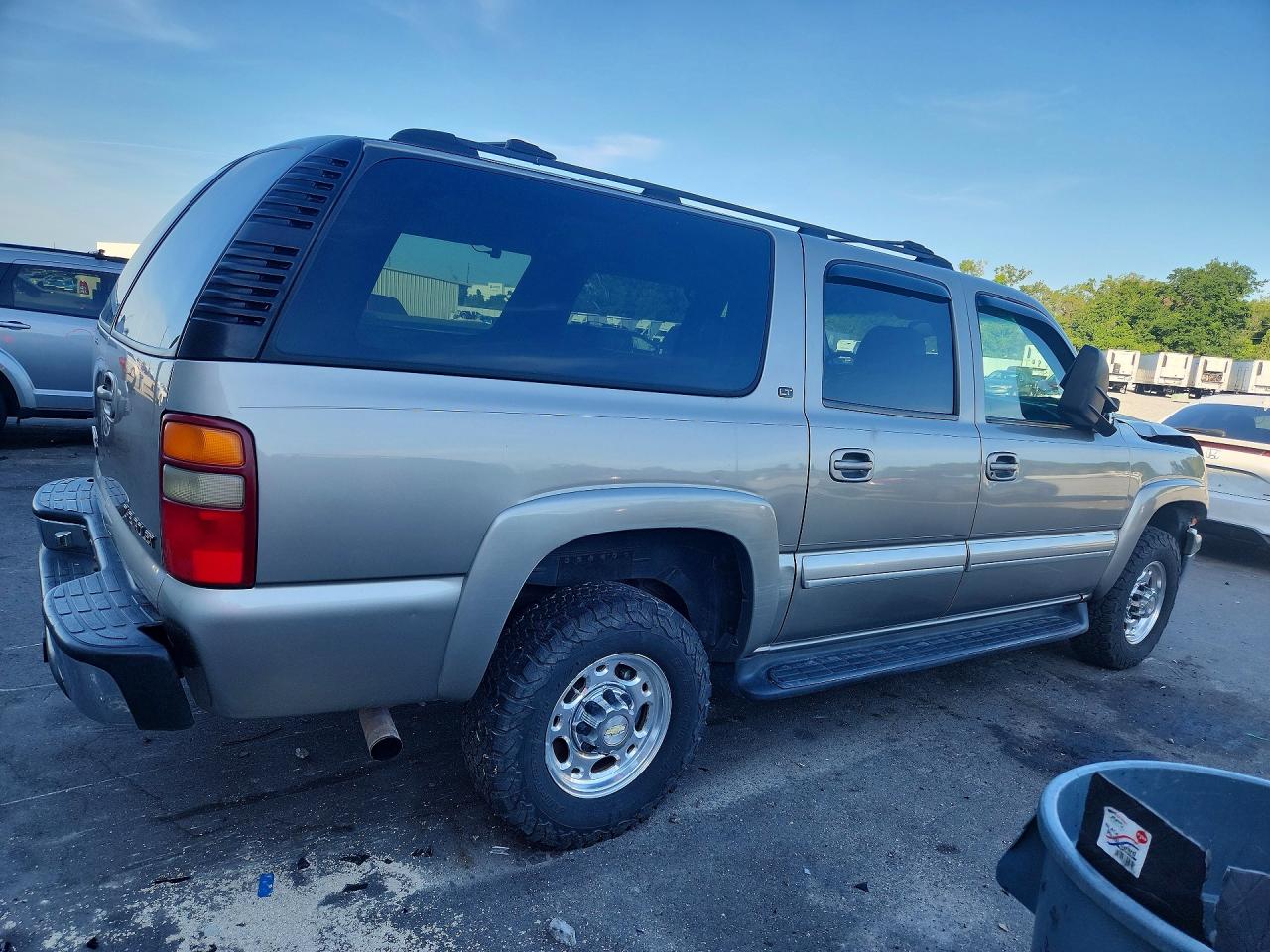2001 Chevrolet Suburban K2500 Gray vin: 3GNGK26U21G163171