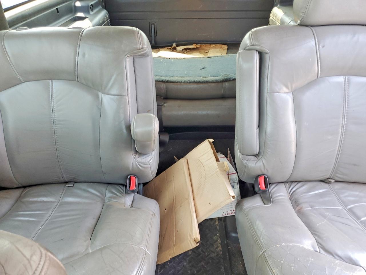2001 Chevrolet Suburban K2500 Black vin: 3GNGK26U31G162661