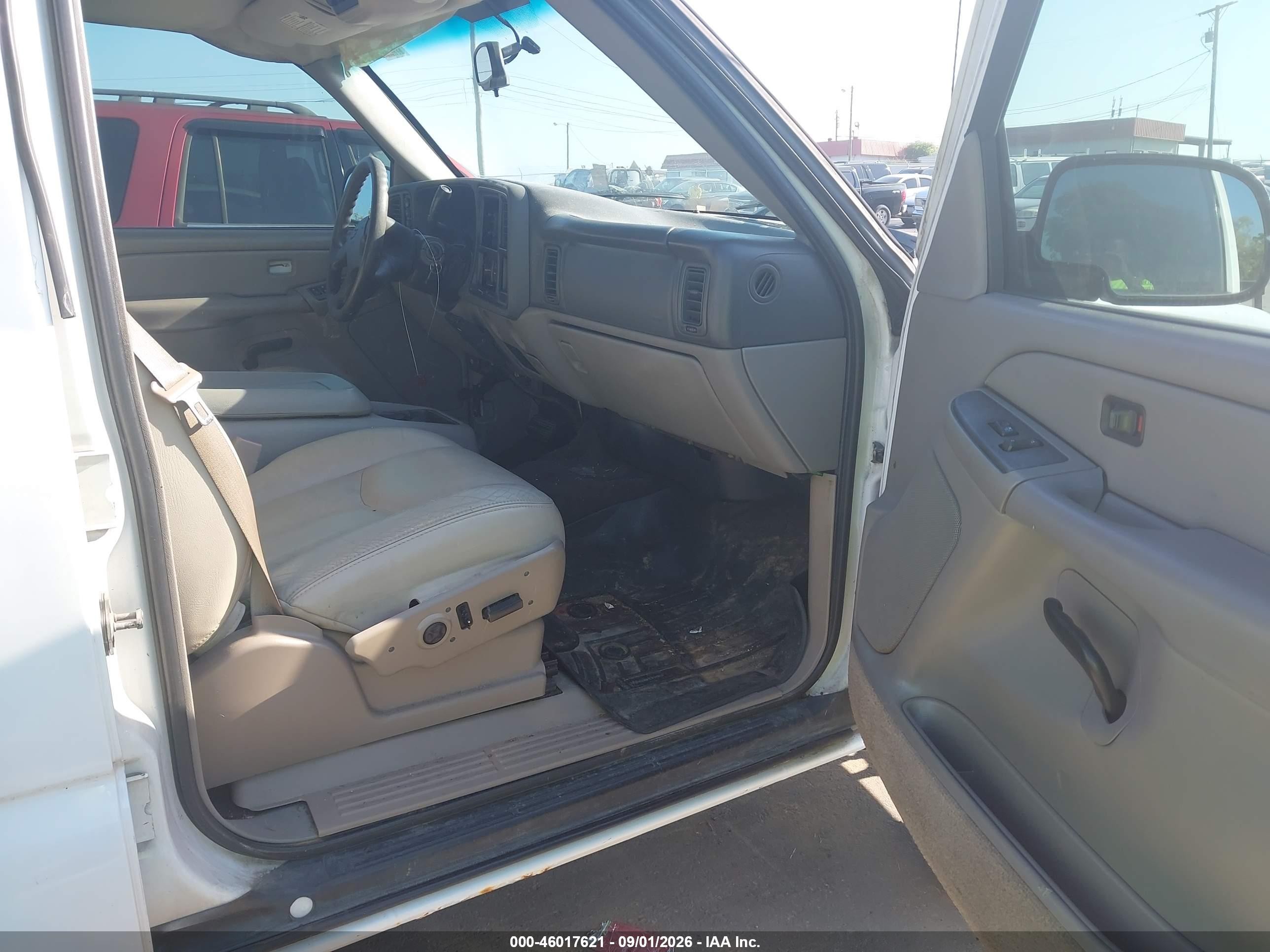 2005 Chevrolet Suburban 2500 Ls White vin: 3GNGK26U65G265093