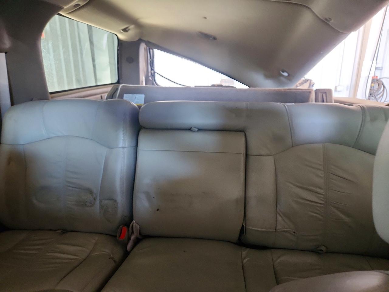 2002 Chevrolet Suburban K2500 Tan vin: 3GNGK26U92G242273