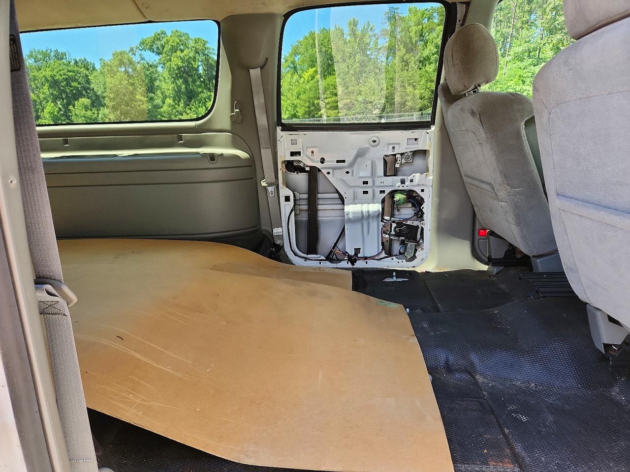2006 Chevrolet Suburban K2500 Белый vin: 3GNGK26U96G223504