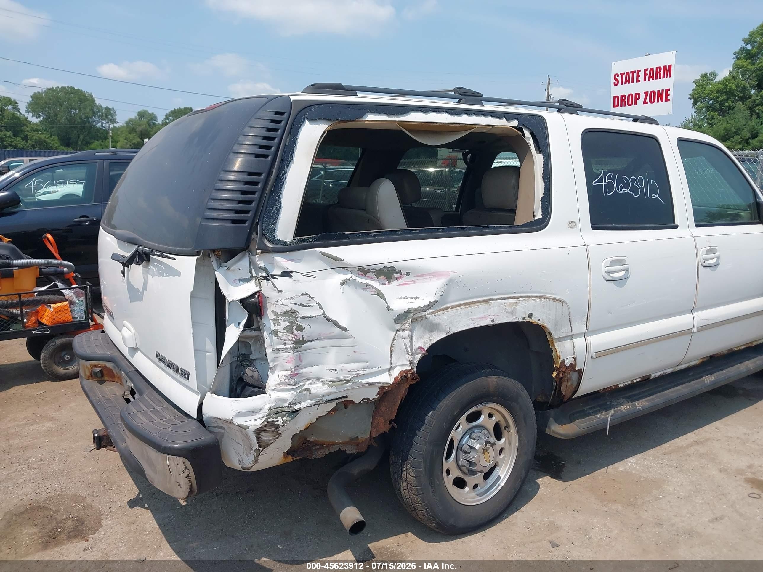 2003 Chevrolet Suburban 2500 Lt White vin: 3GNGK26UX3G314275
