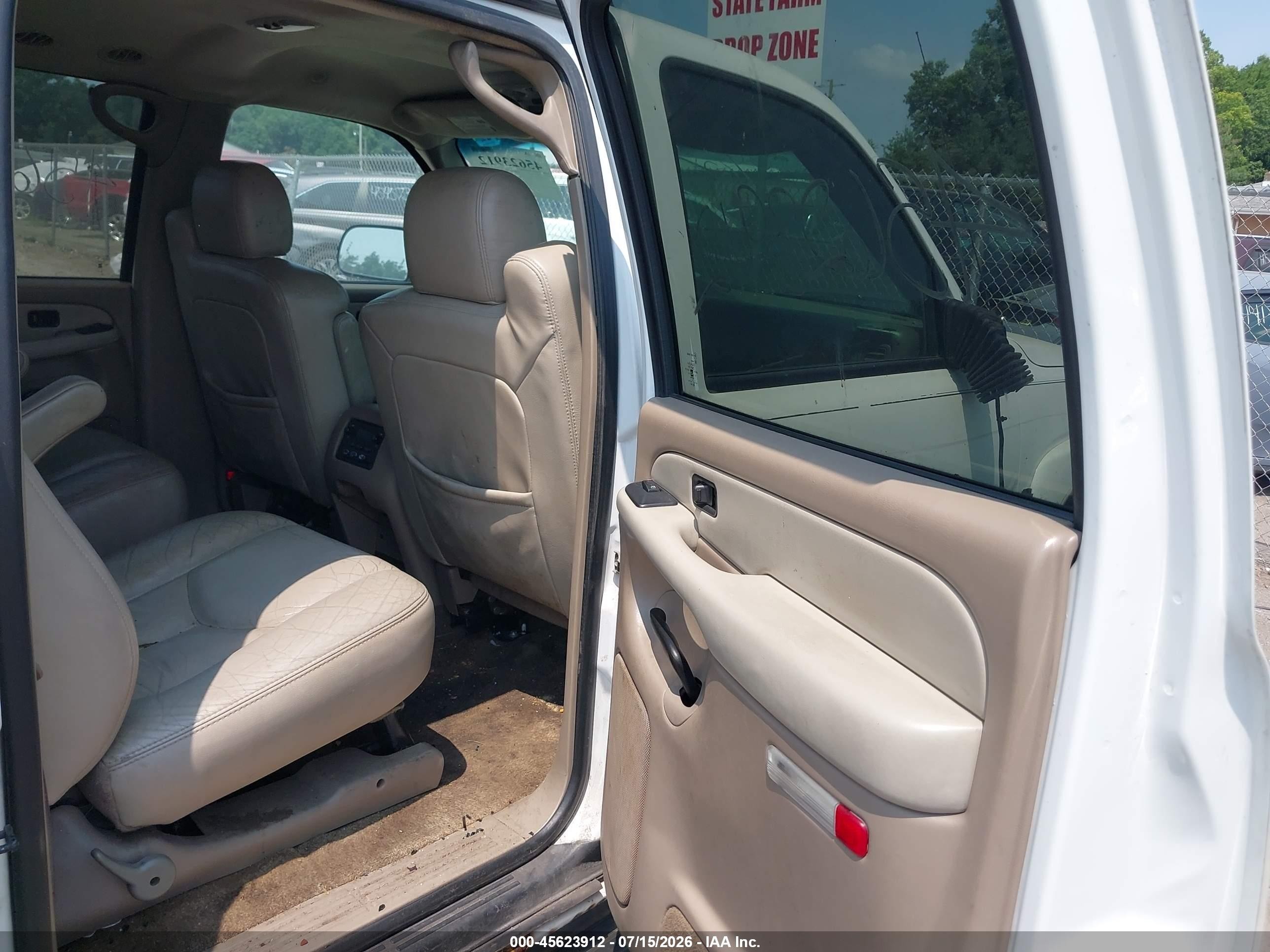 2003 Chevrolet Suburban 2500 Lt White vin: 3GNGK26UX3G314275