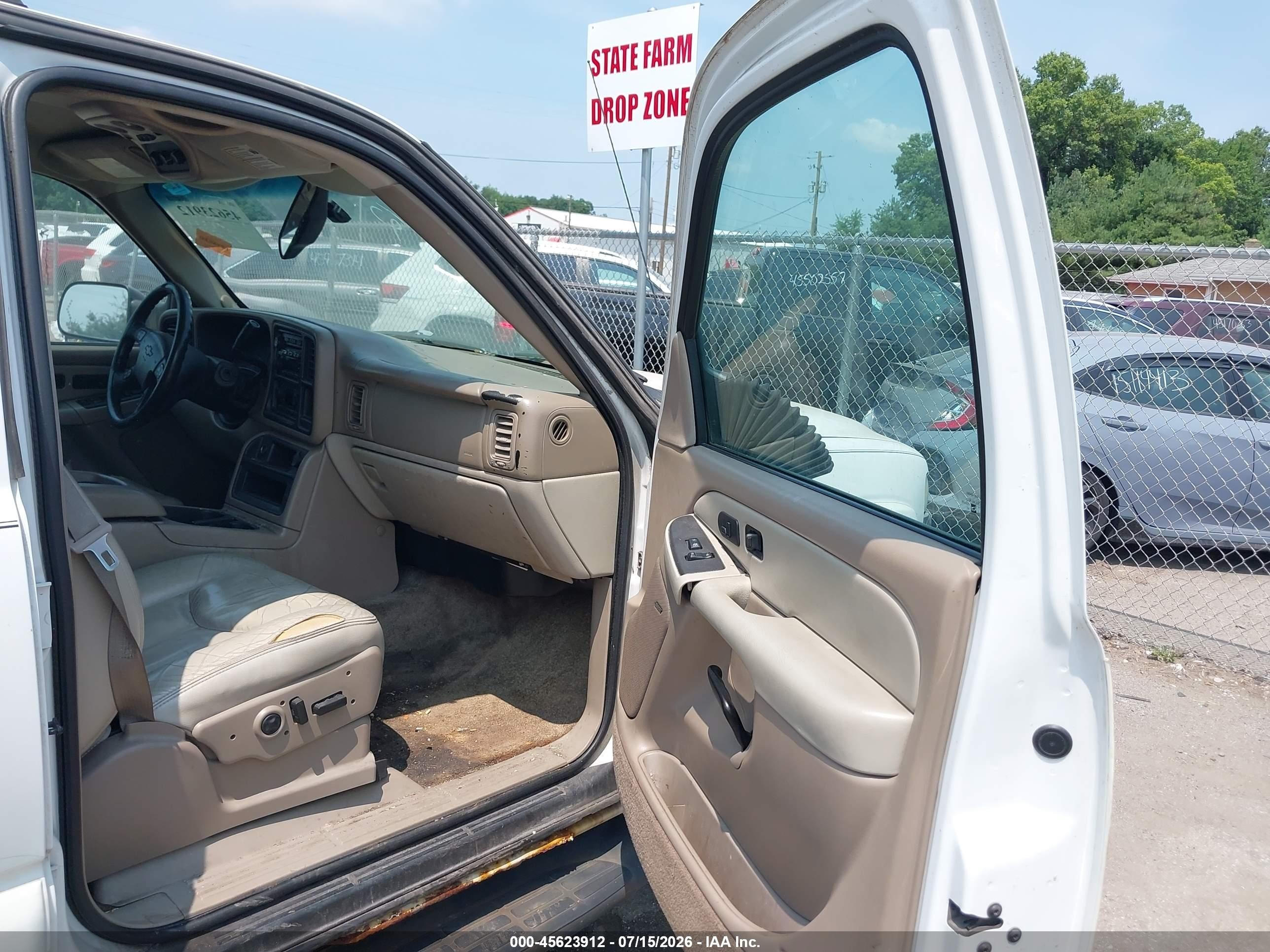 2003 Chevrolet Suburban 2500 Lt White vin: 3GNGK26UX3G314275