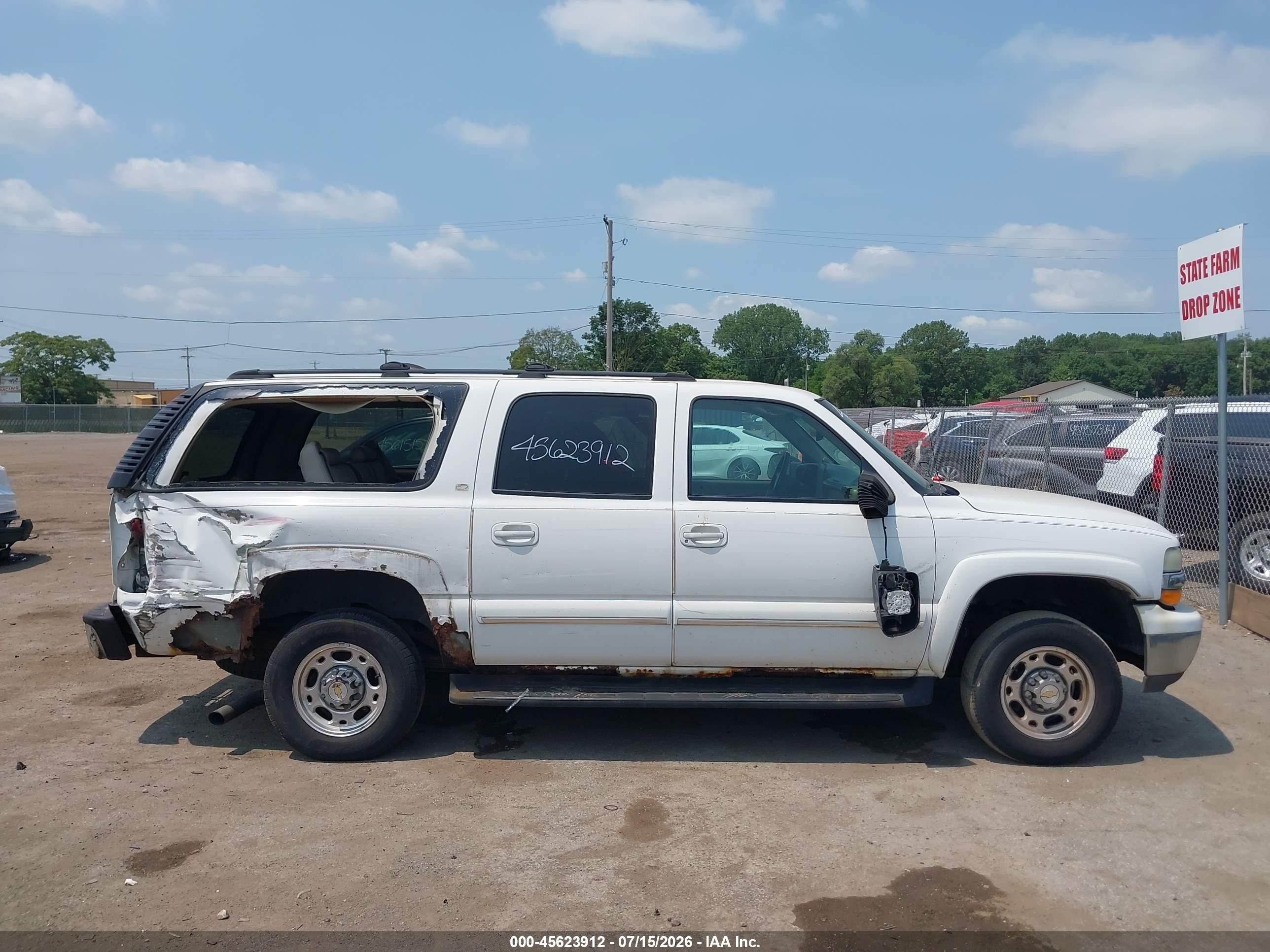 2003 Chevrolet Suburban 2500 Lt White vin: 3GNGK26UX3G314275