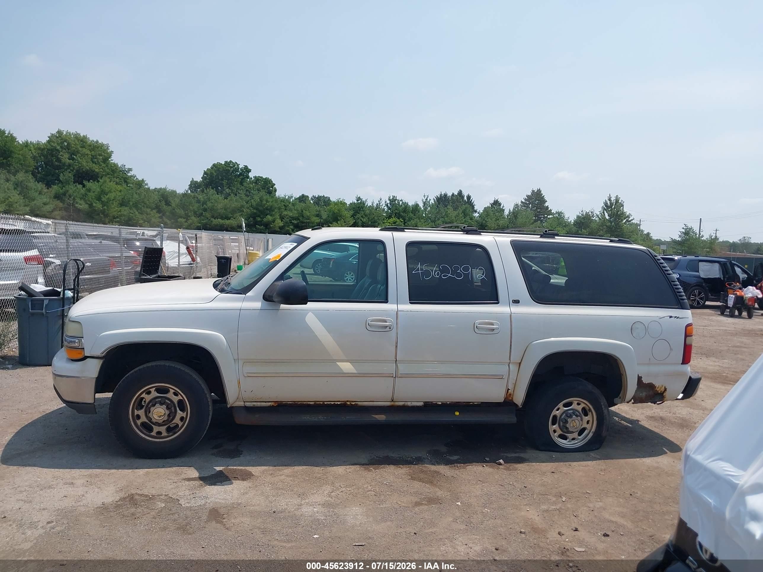 2003 Chevrolet Suburban 2500 Lt White vin: 3GNGK26UX3G314275