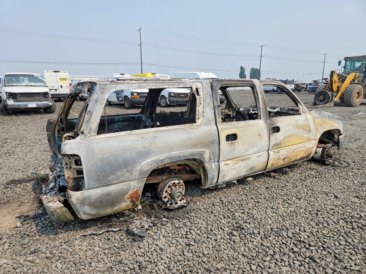 2004 Chevrolet Suburban K2500 White vin: 3GNGK26UX4G178277