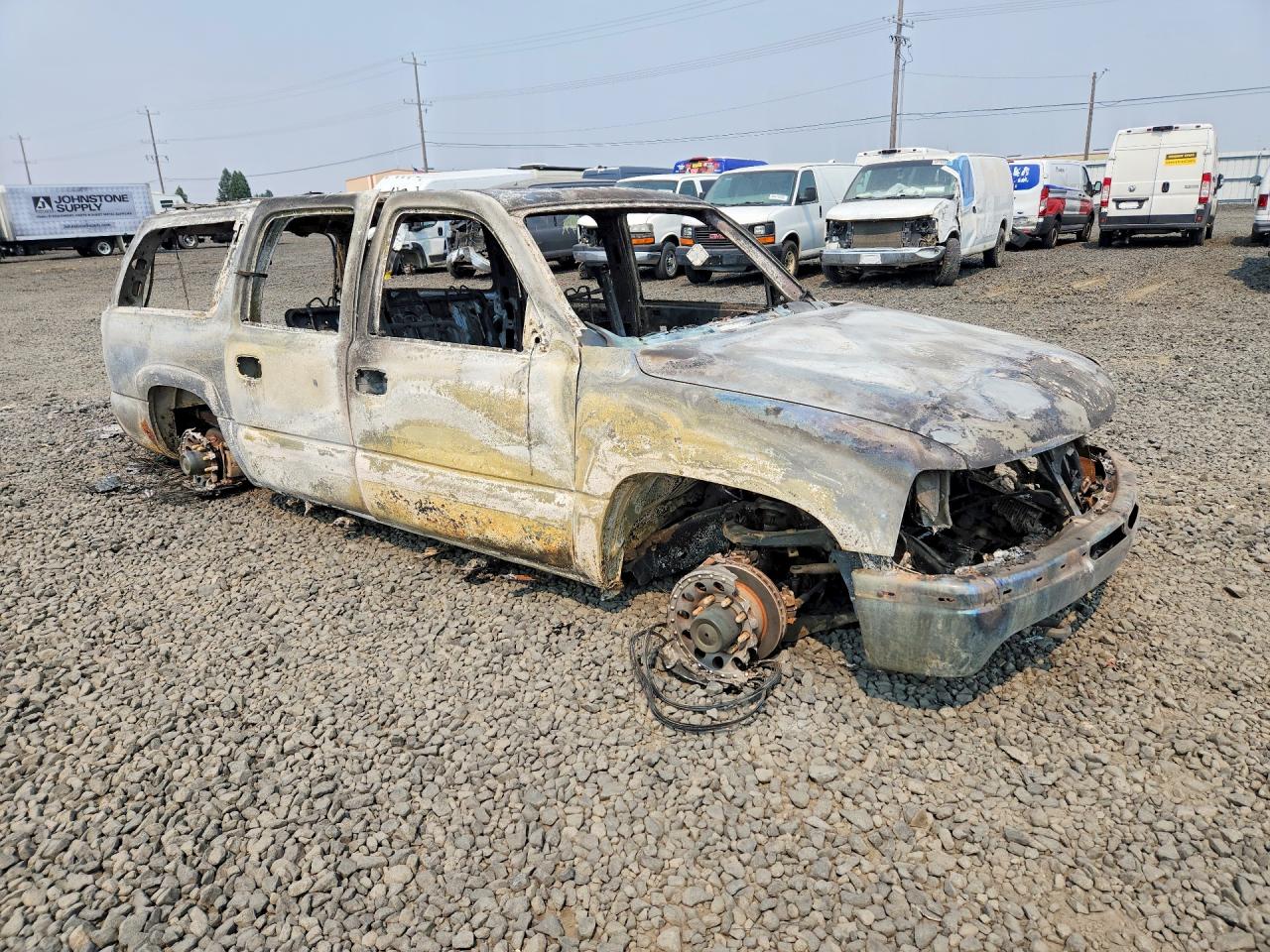 2004 Chevrolet Suburban K2500 White vin: 3GNGK26UX4G178277