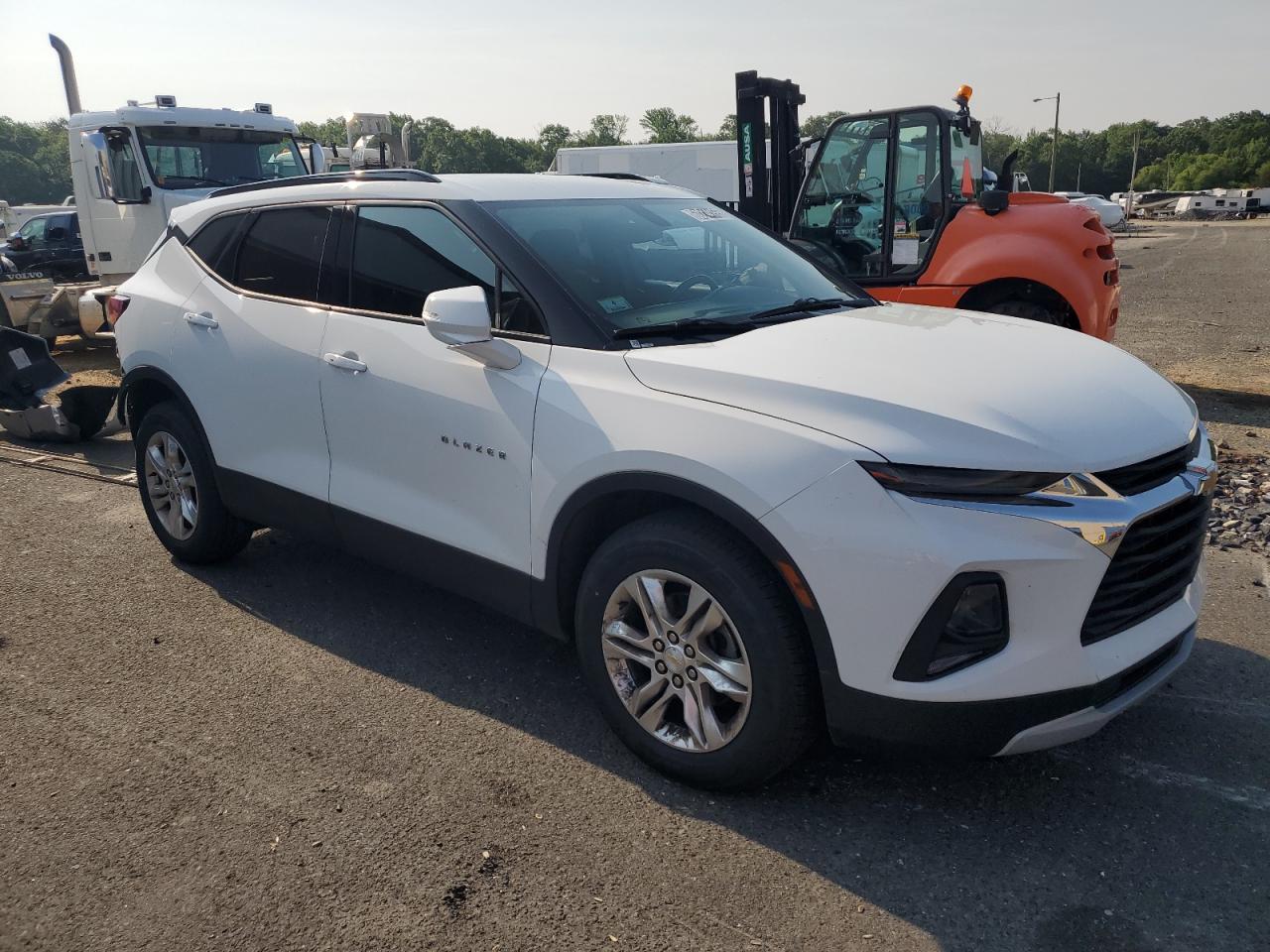 2020 Chevrolet Blazer 1lt   White vin: 3GNKBBRA3LS677977 Damage: Right Front Fender, Light Scratch, 1 to 2 inches