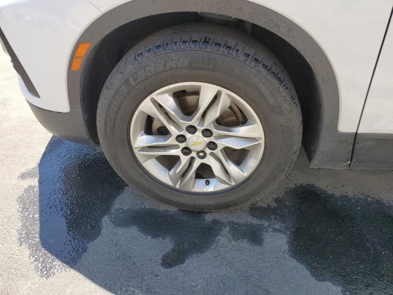 2020 Chevrolet Blazer 1lt White vin: 3GNKBBRA6LS642463 Damage: Left Front Tire, Worn, Replacement Required