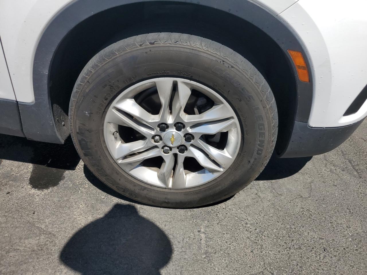 2020 Chevrolet Blazer 1lt White vin: 3GNKBBRA6LS642463 Damage: Right Front Tire, Worn, Replacement Required
