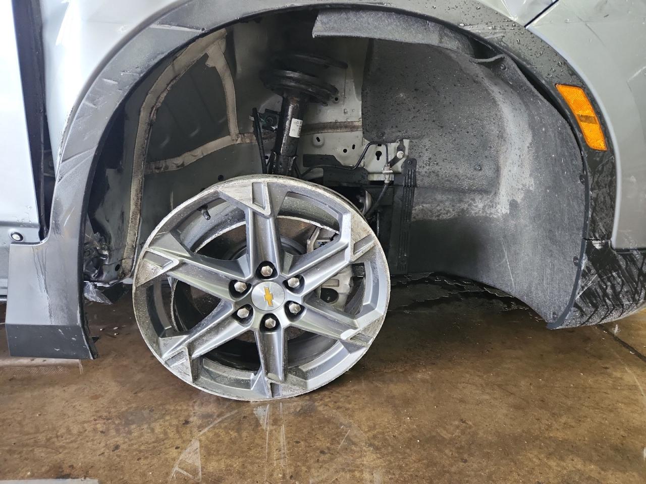 2025 Chevrolet Blazer 2lt Серый vin: 3GNKBCR40SS262677 Damage: Right Front Wheel, Broken, Replacement Required