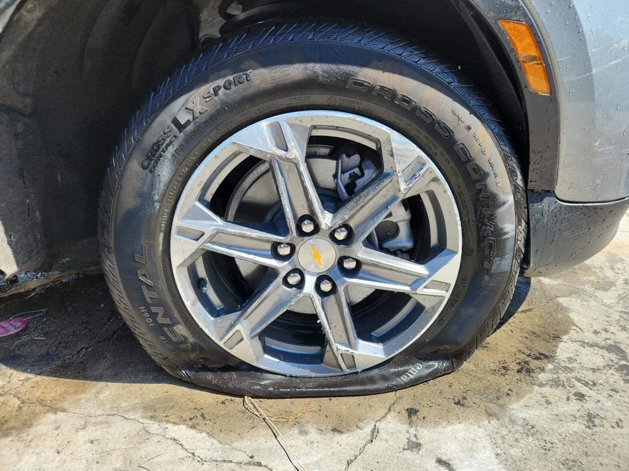 2026 Chevrolet Blazer 2lt Silver vin: 3GNKBCR45TS142651 Damage: Right Front Wheel, Curb Rash, > 12 Inches