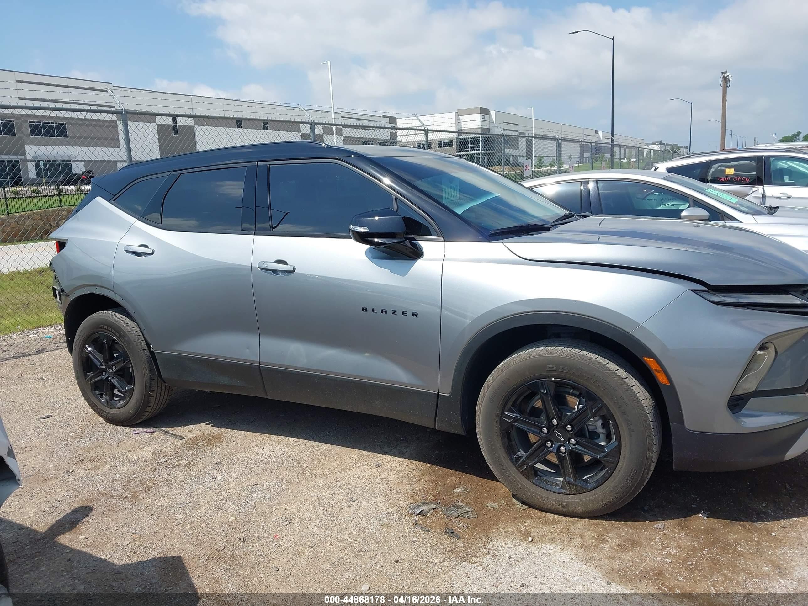 2024 Chevrolet Blazer Fwd 3lt Серый vin: 3GNKBDR46RS178900