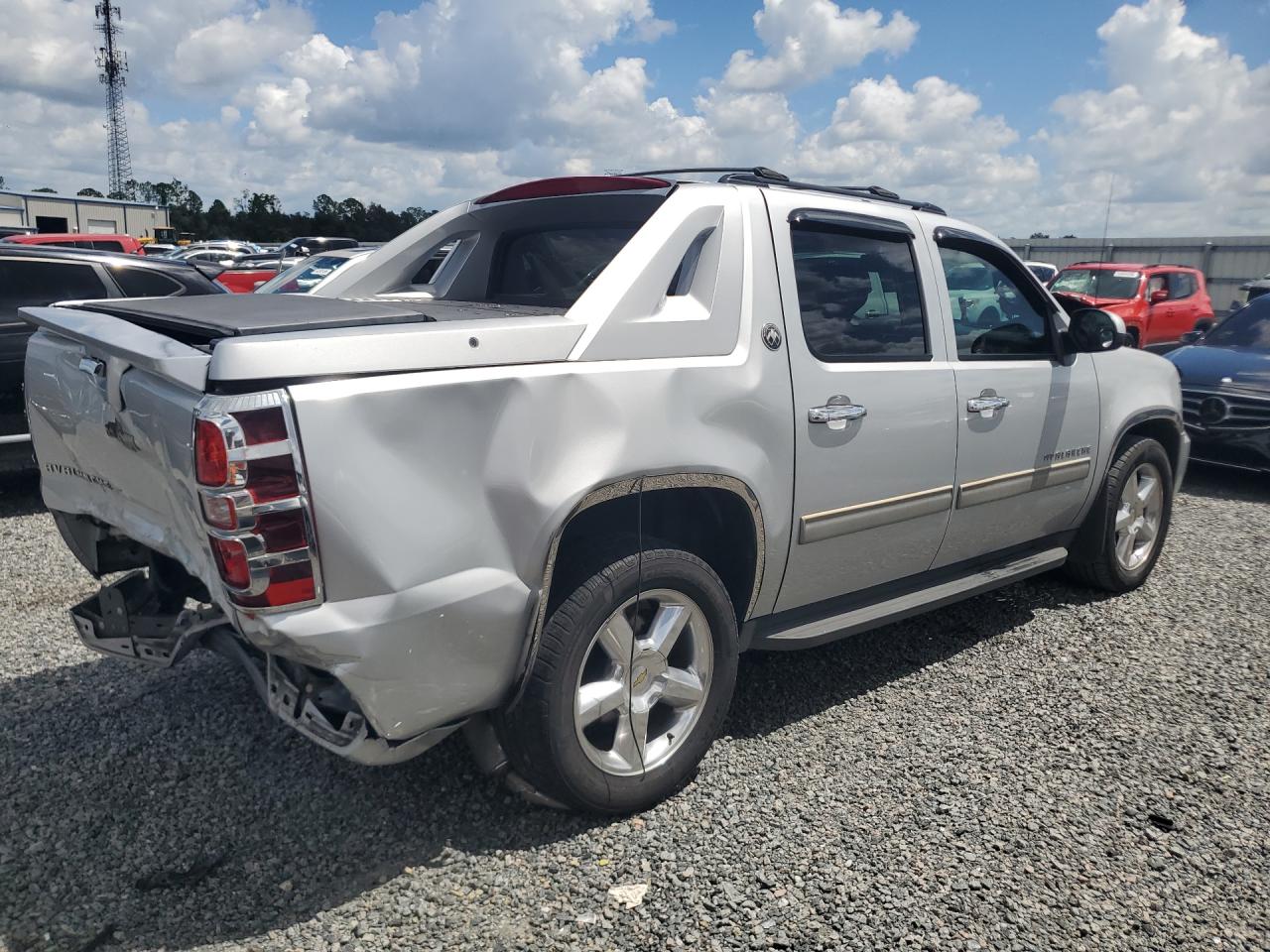 2013 Chevrolet Avalanche Ls Silver vin: 3GNMCEE00DG319387