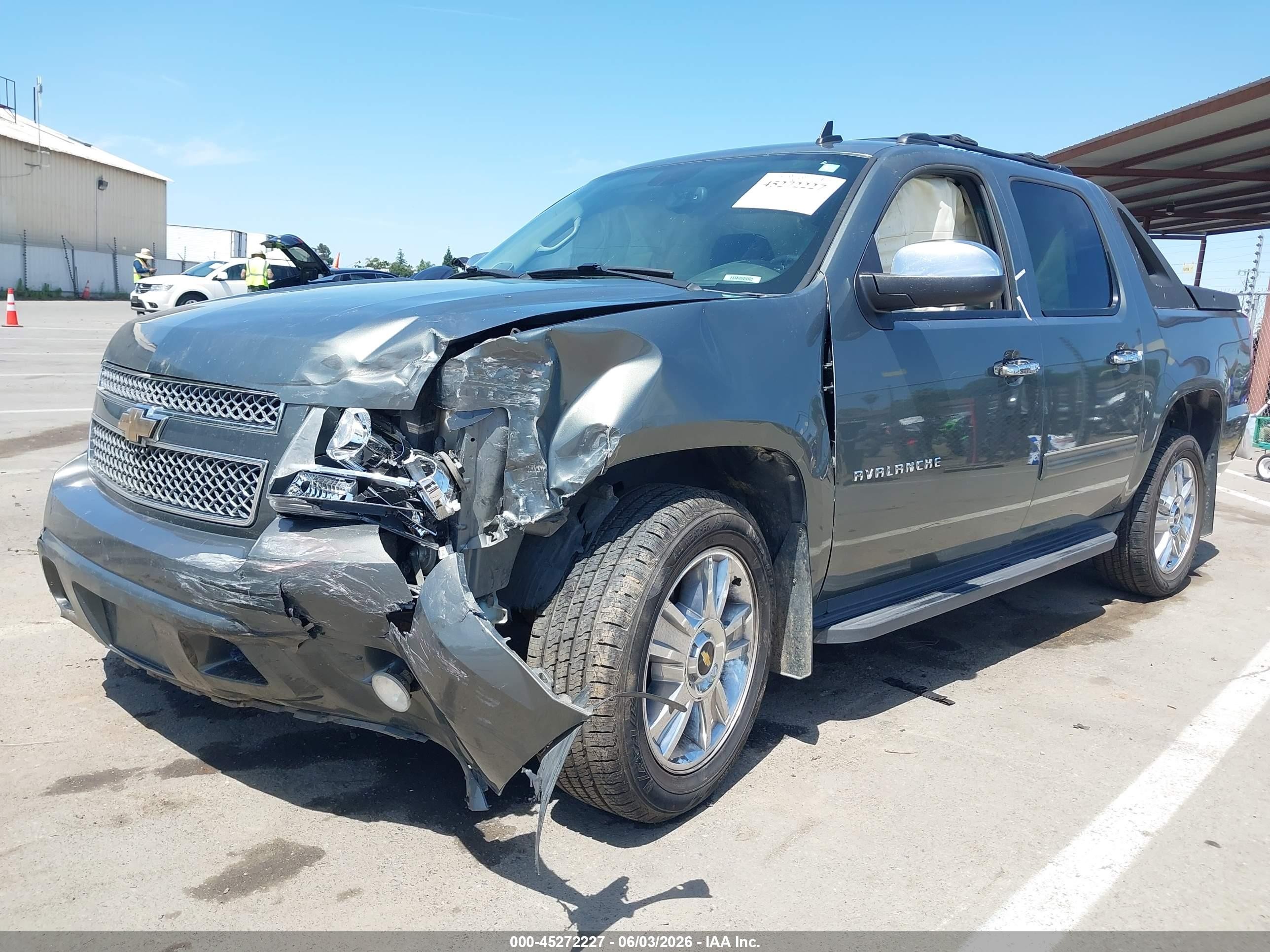 2011 Chevrolet Avalanche 1500 Ls Серый vin: 3GNMCEE03BG144565