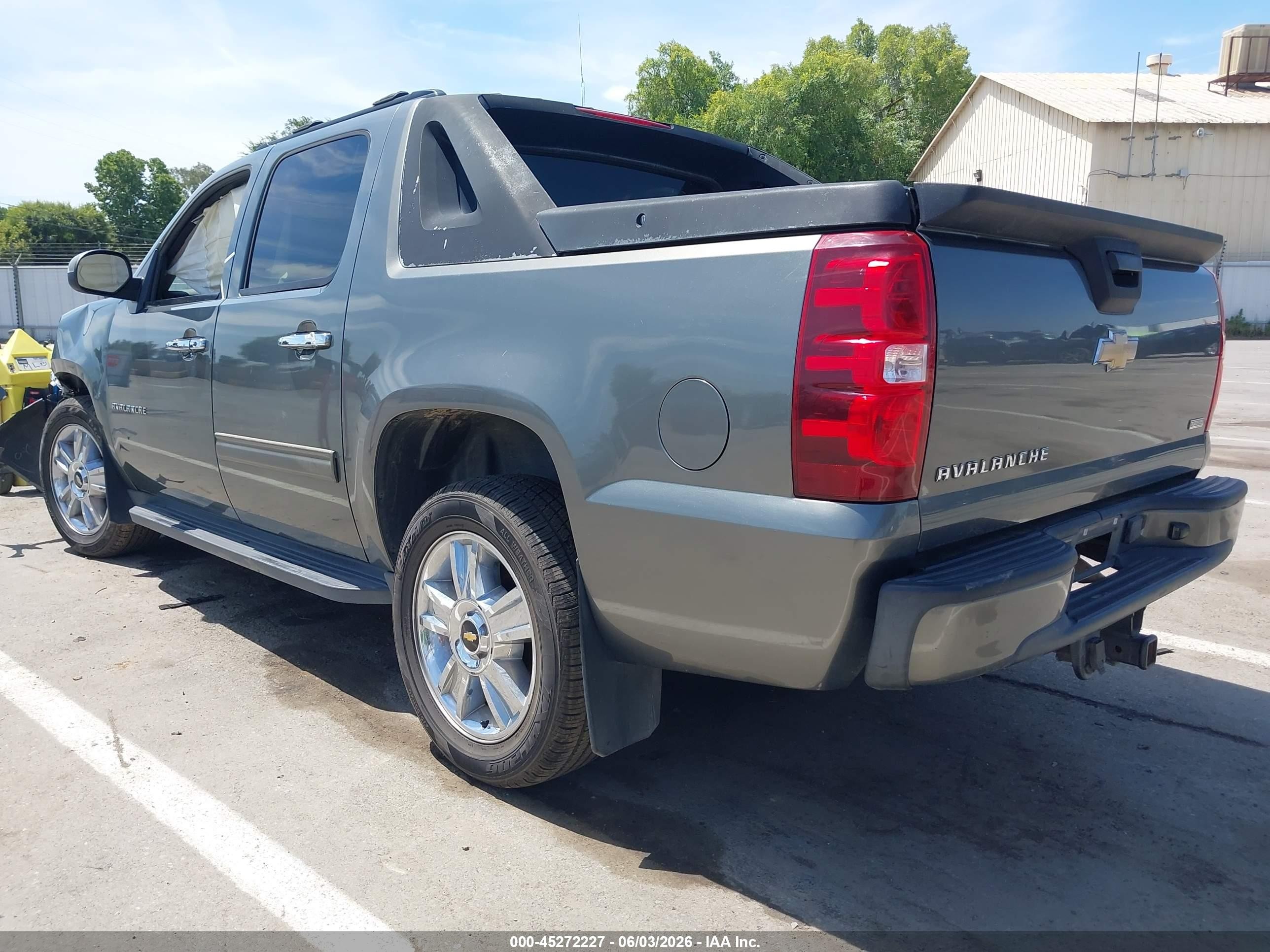 2011 Chevrolet Avalanche 1500 Ls Серый vin: 3GNMCEE03BG144565