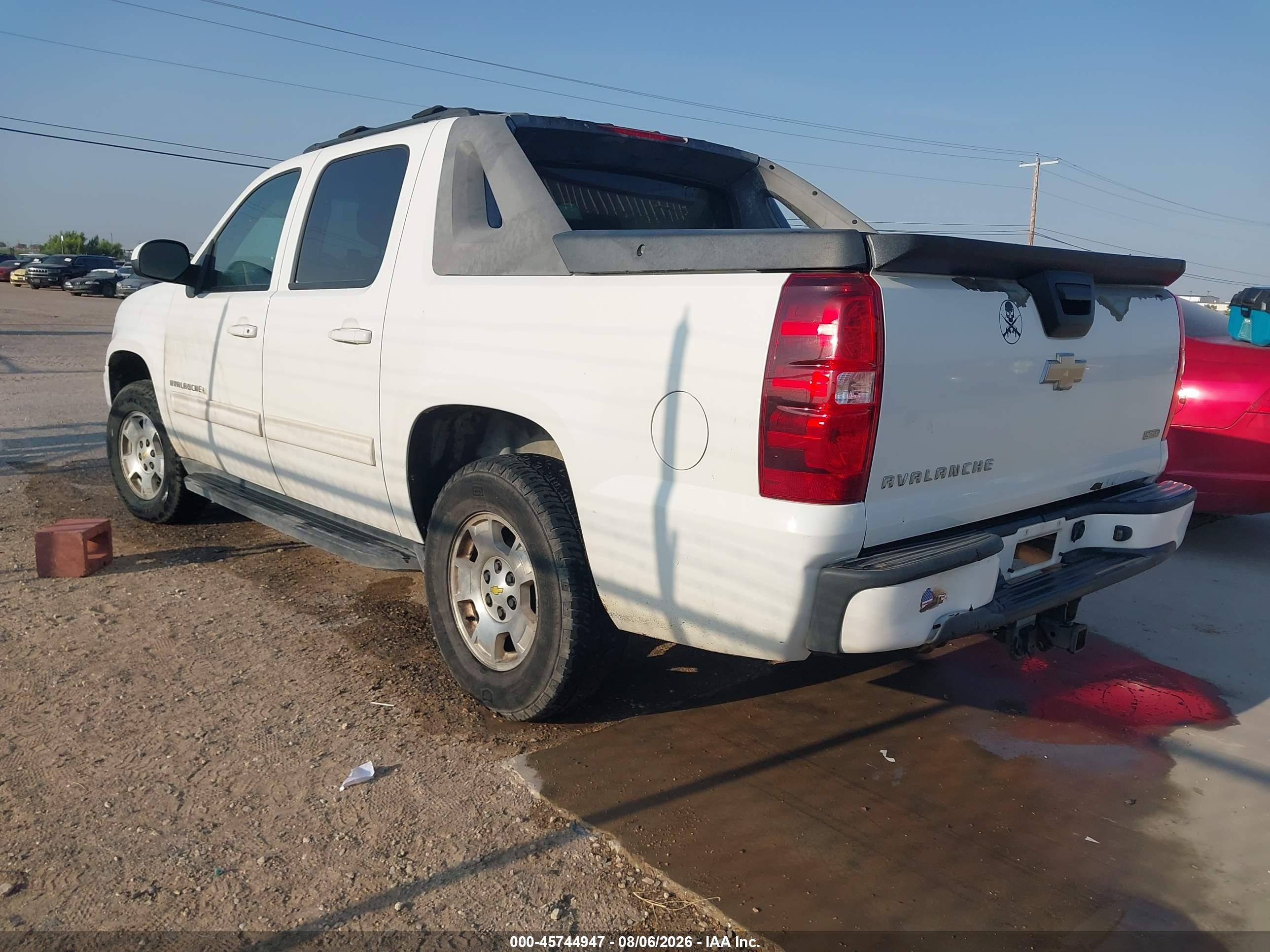 2011 Chevrolet Avalanche 1500 Ls White vin: 3GNMCEE08BG408024
